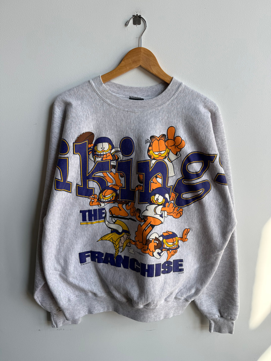 (XL) Minnesota Vikings Garfield Spell Out Crew