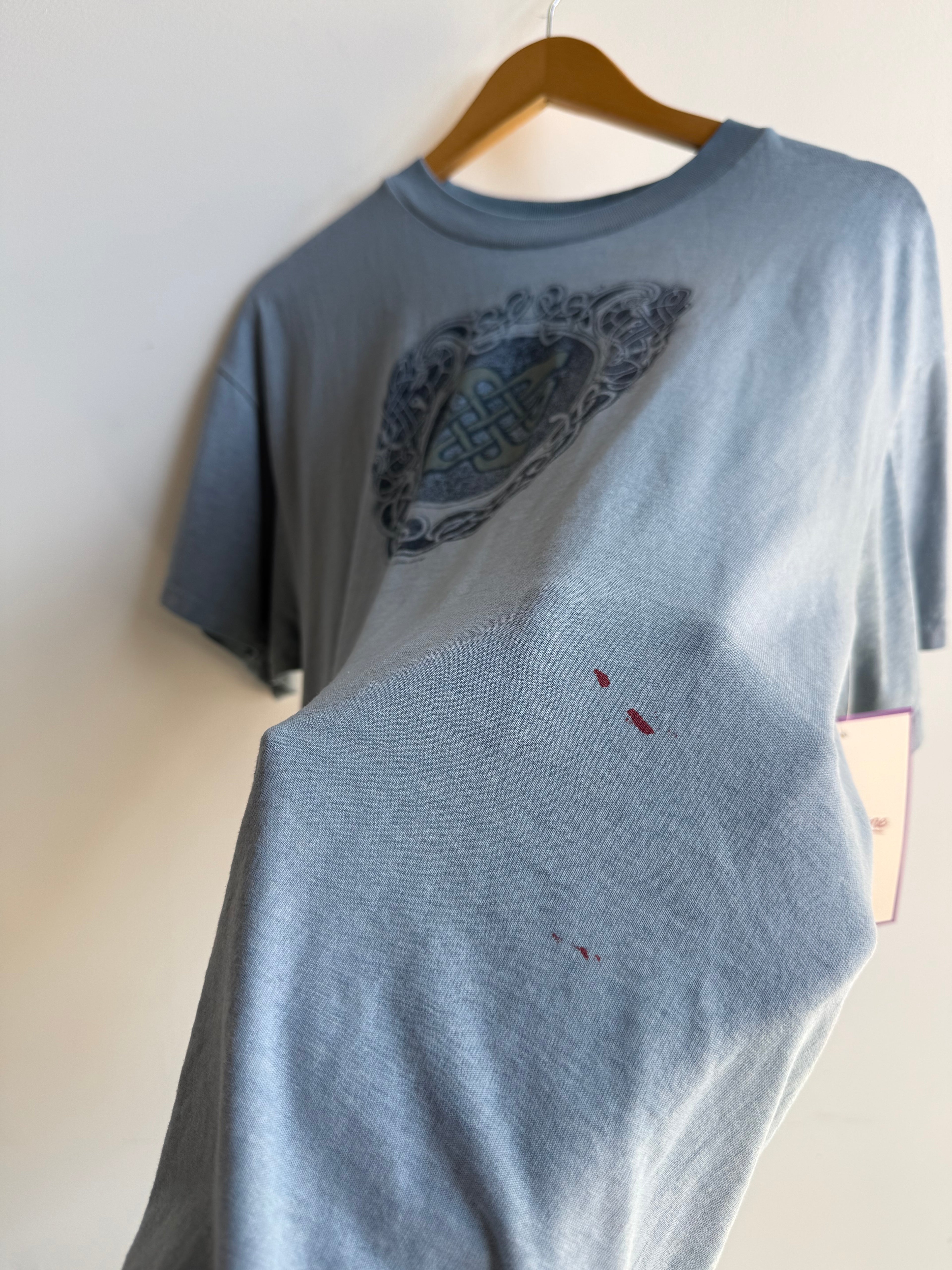 (L) Design Logo Graphic Tee