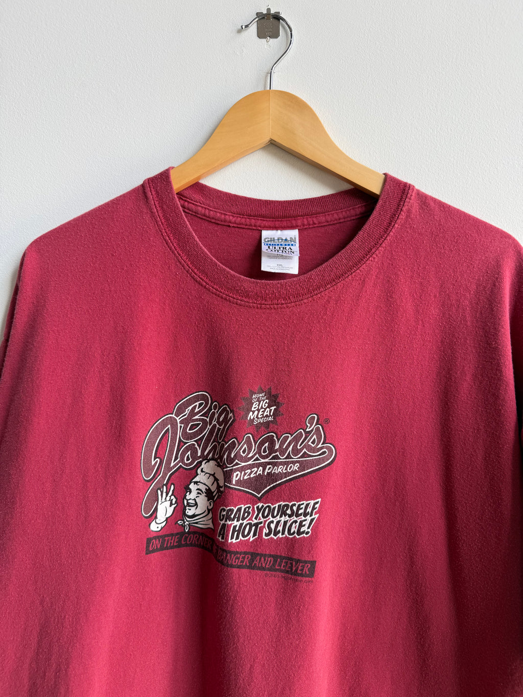 (XXL) Big Johnson’s Pizza Tee