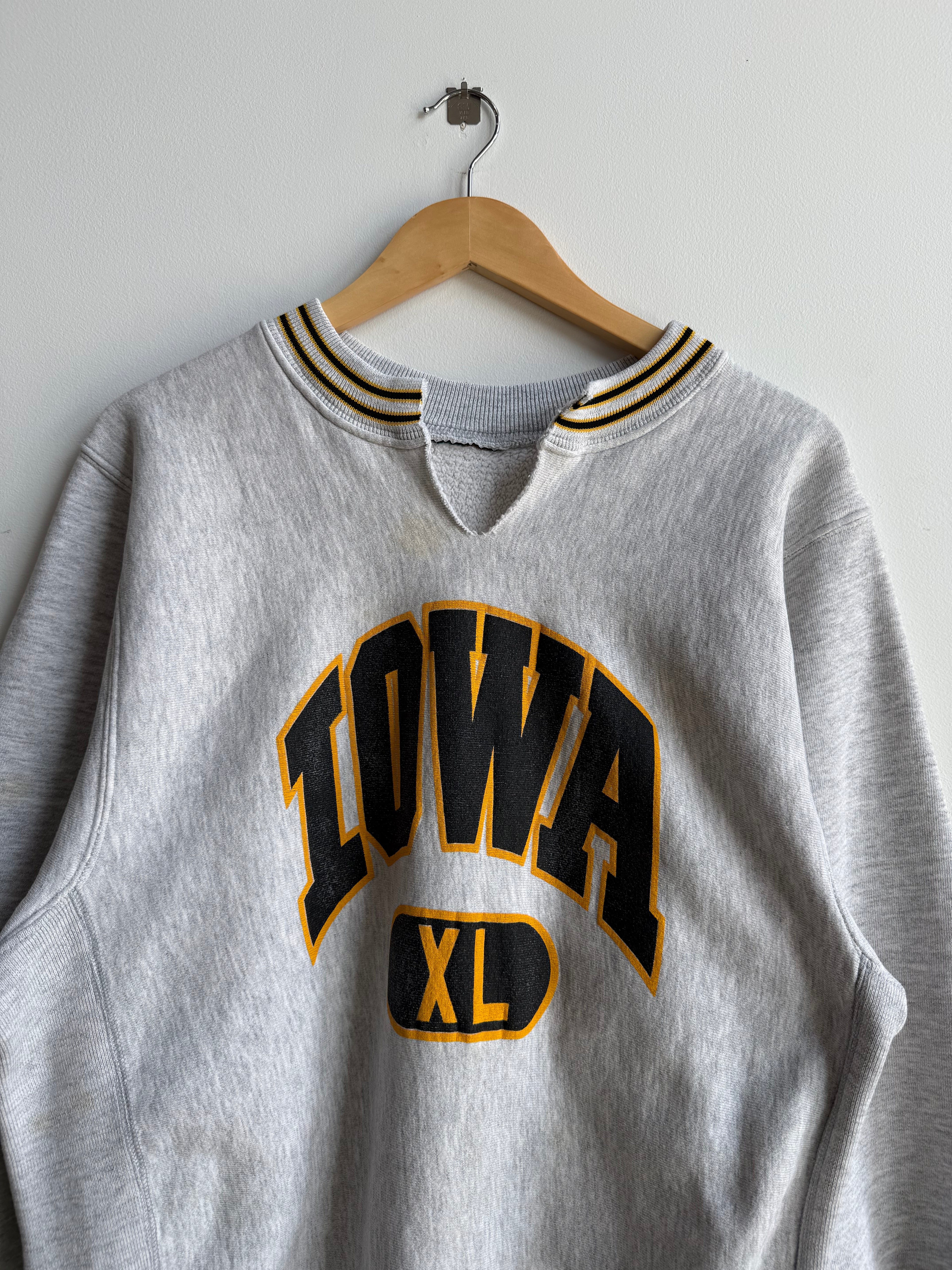 (L) Iowa Hawkeyes Crew