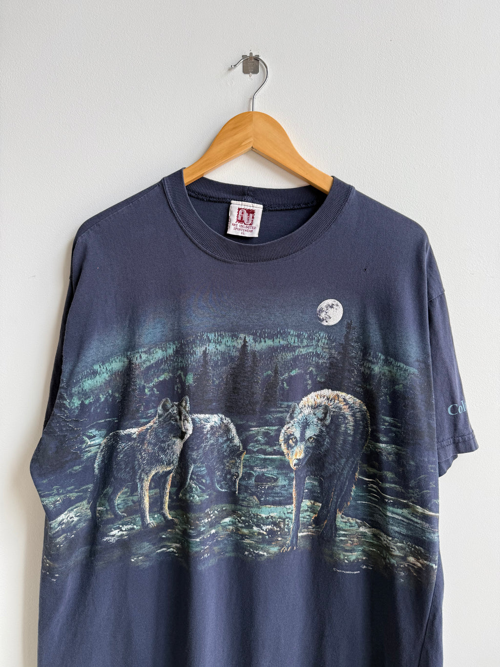 (XL) Art Unlimited Wolves Tee