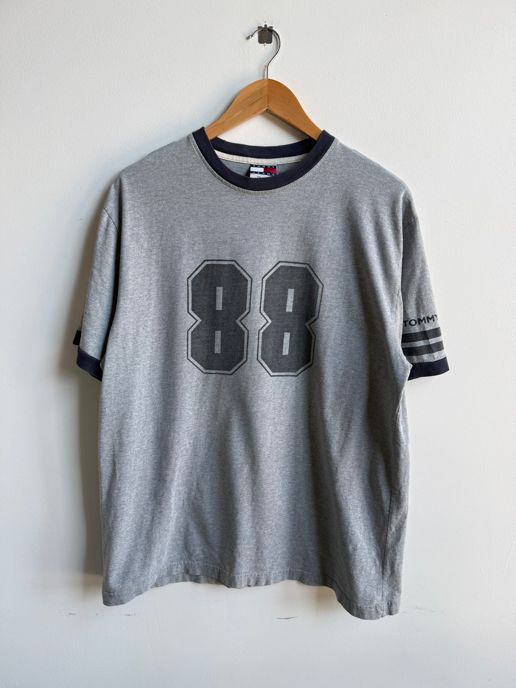 (L) Tommy Hilfiger Tee