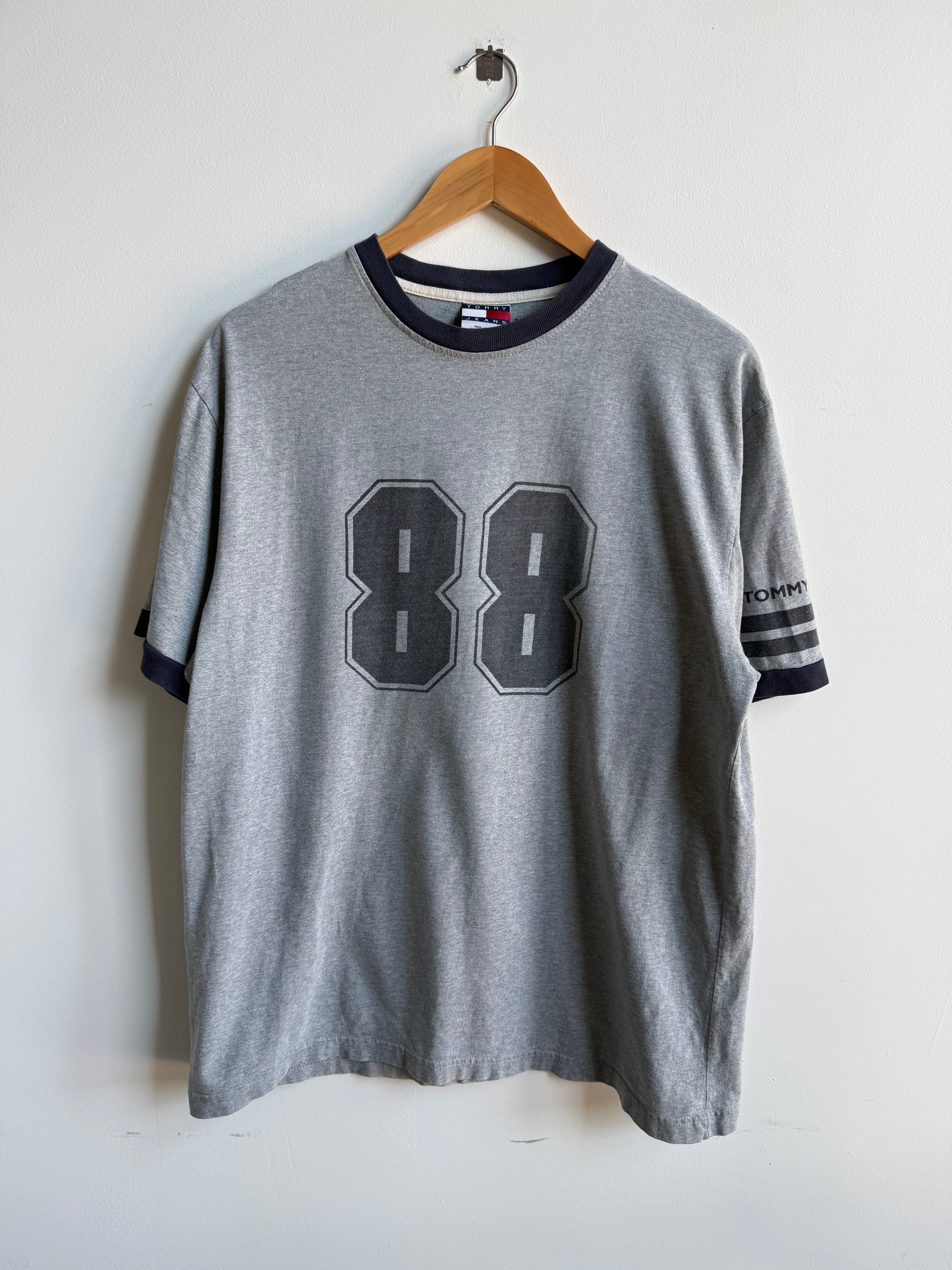 (L) Tommy Hilfiger Tee