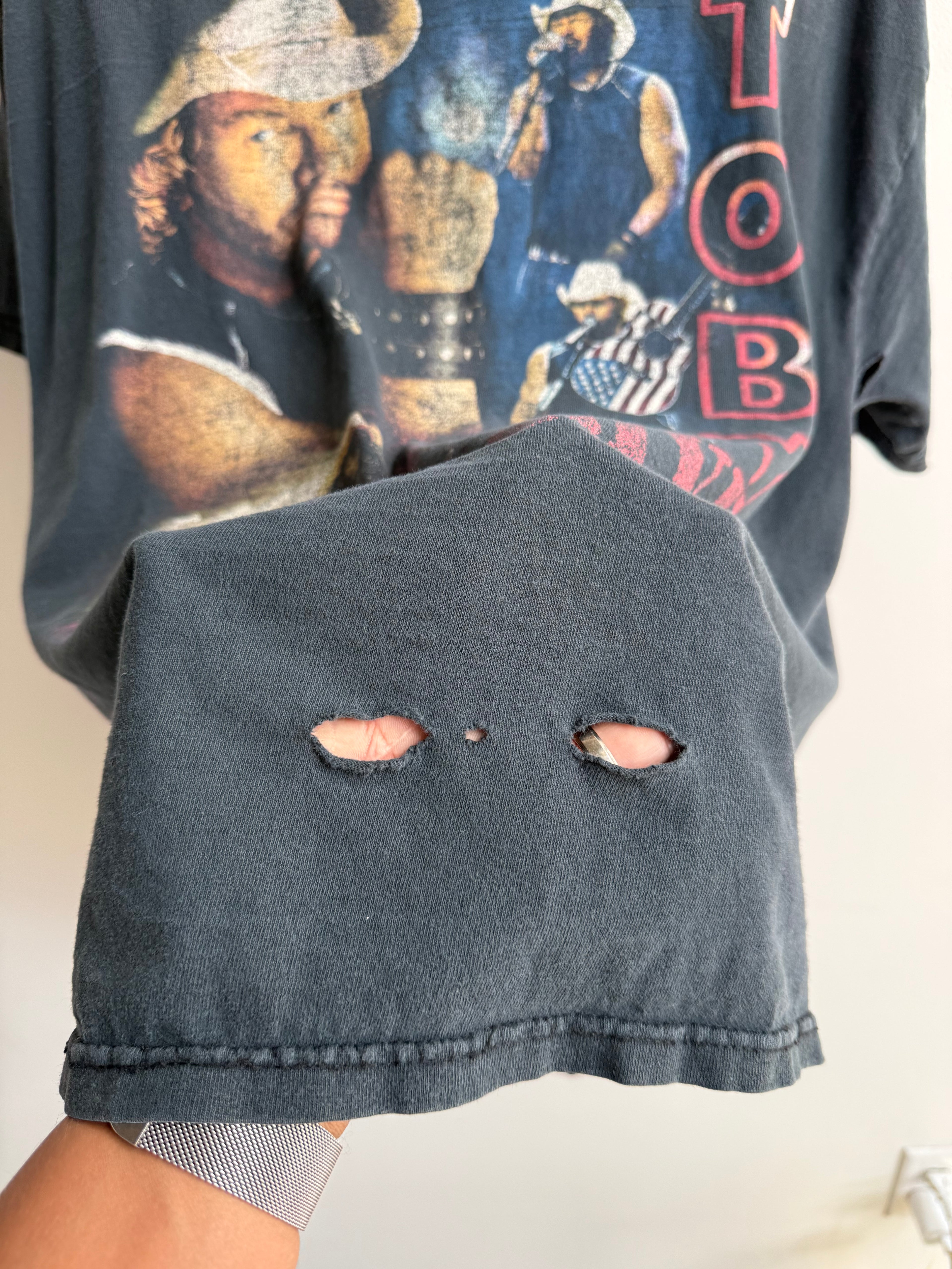 (L) Toby Keith Tee