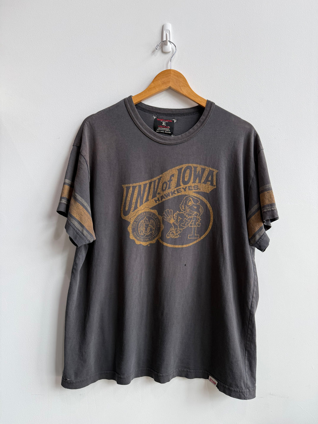 (XL) Iowa Hawkeyes Tailgate Tee