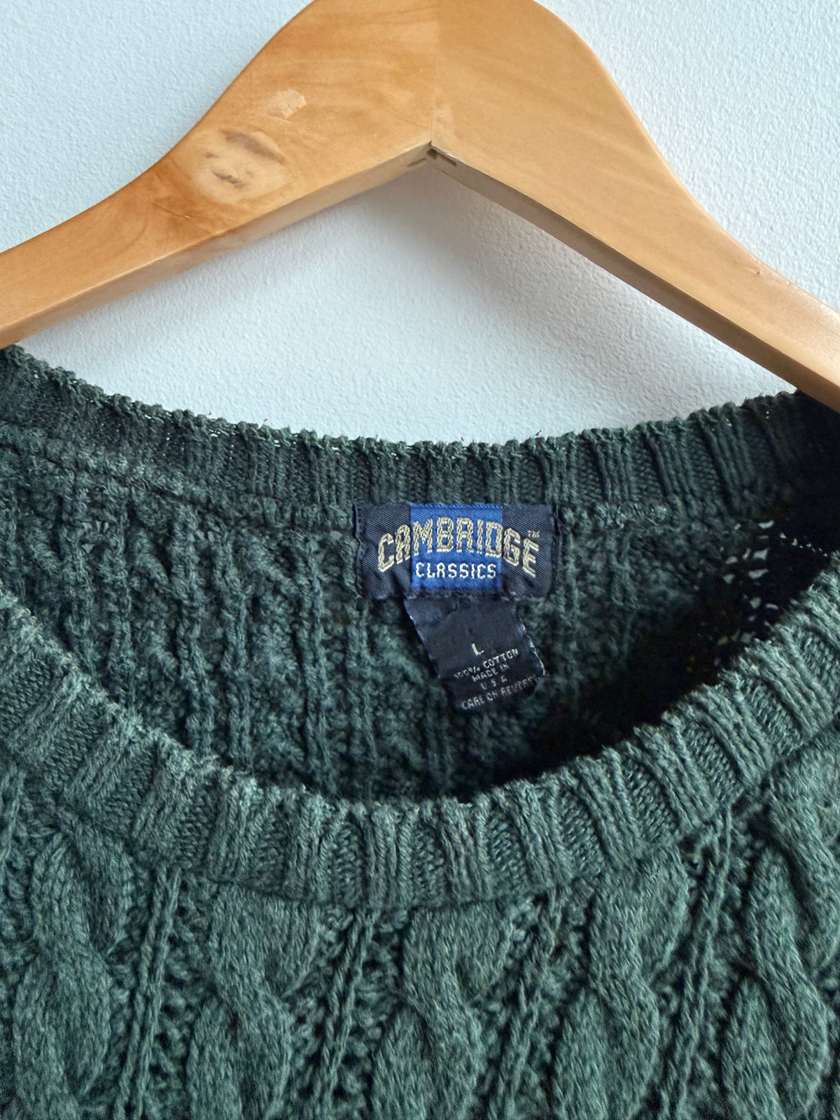(L) Cable Knit Sweater