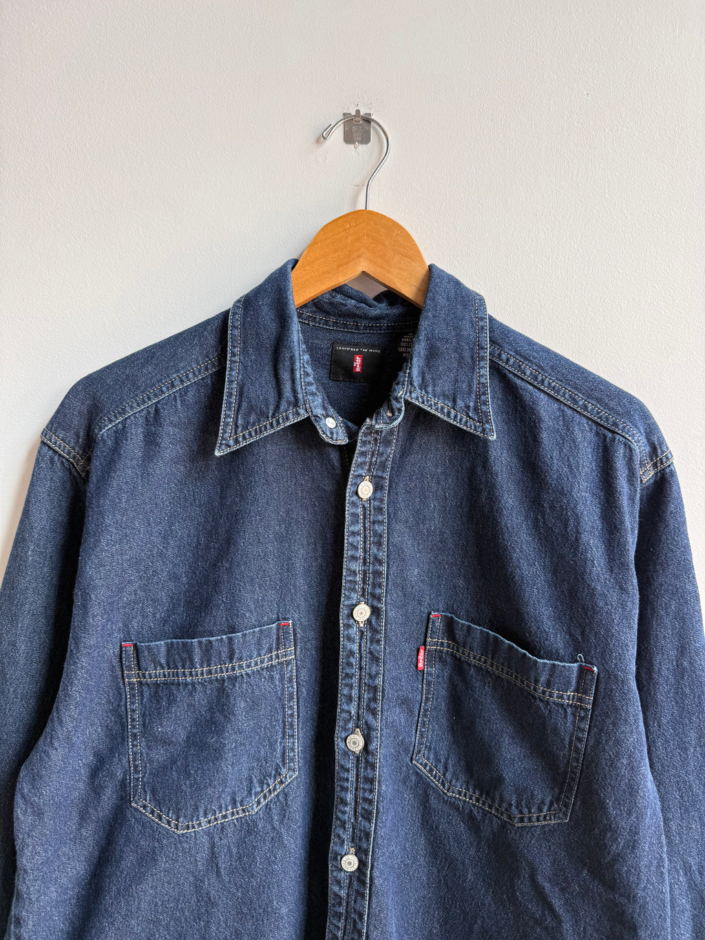 (M) Levi’s Denim Shirt