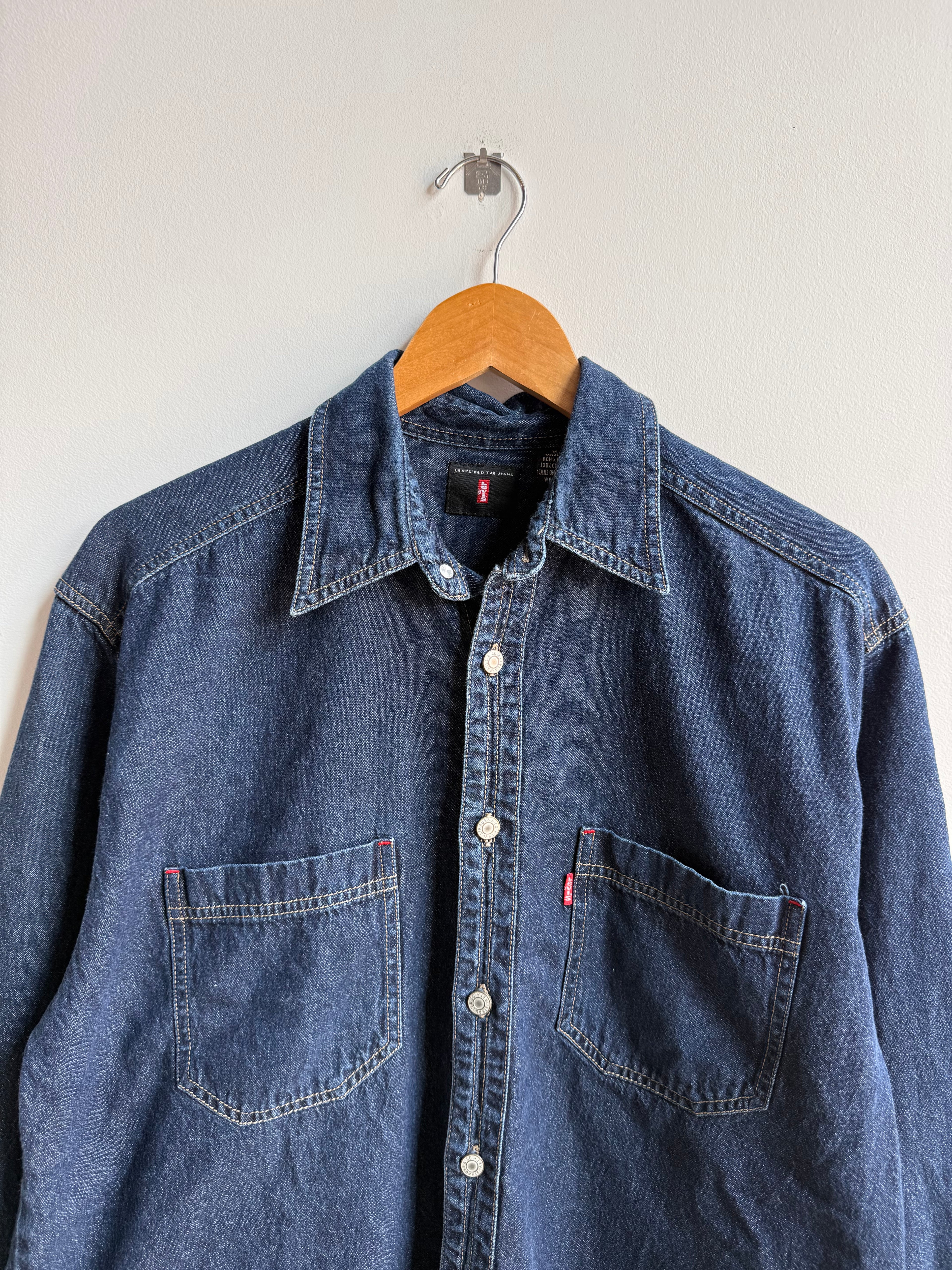 (M) Levi’s Denim Shirt