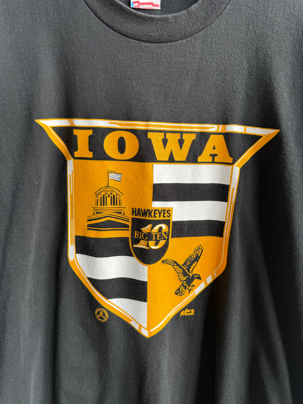(L) Iowa Hawkeyes Crest Tee