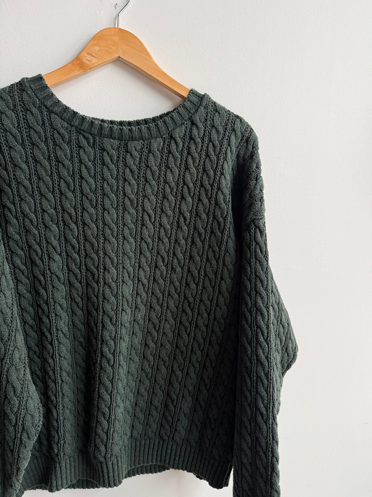 (L) Cable Knit Sweater