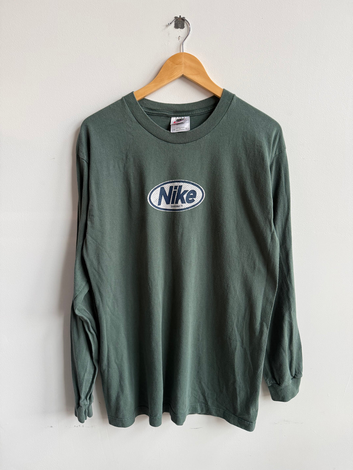 (L) Nike Circle Logo Tee