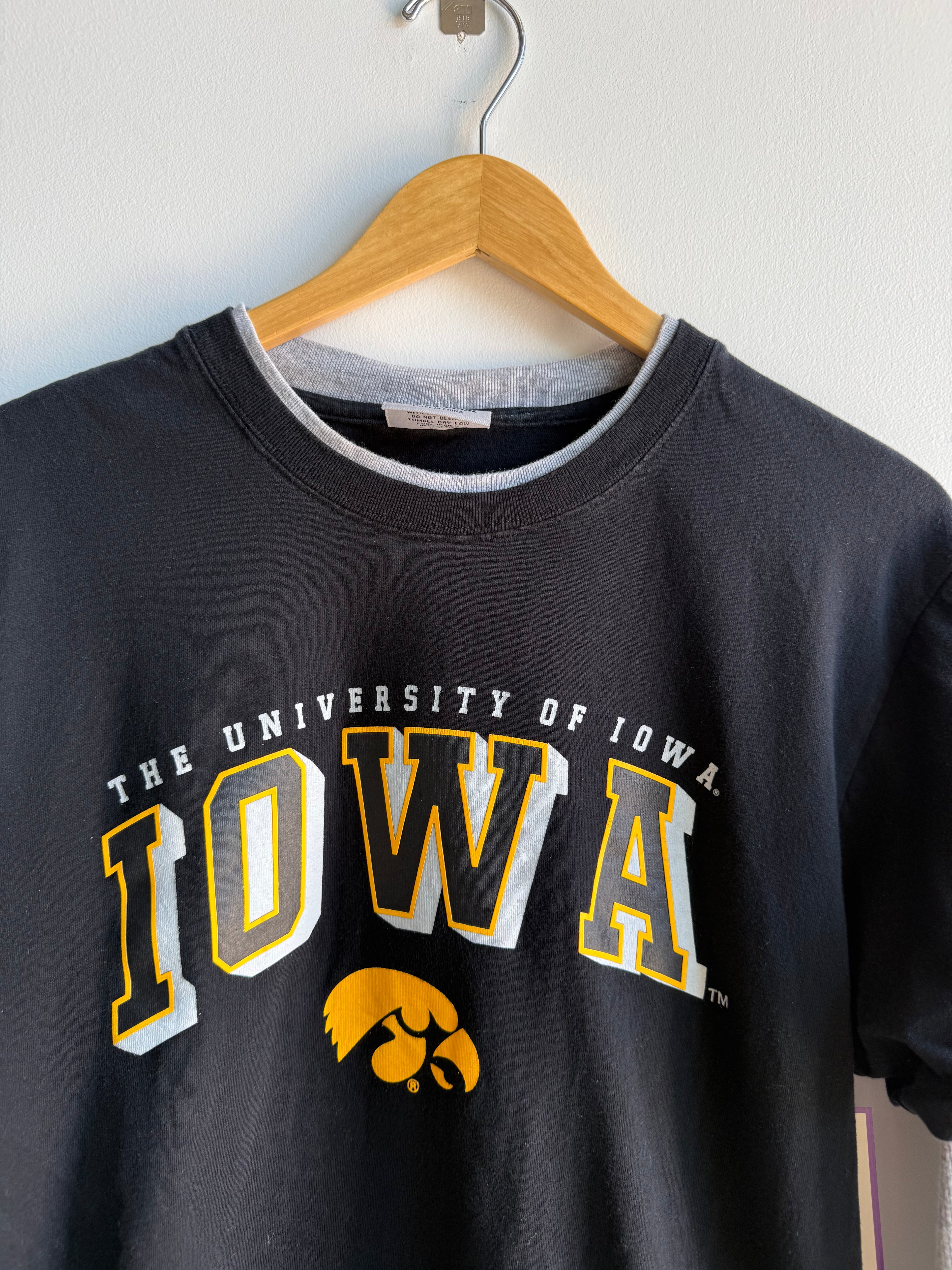 (M) Iowa Hawkeyes Tee