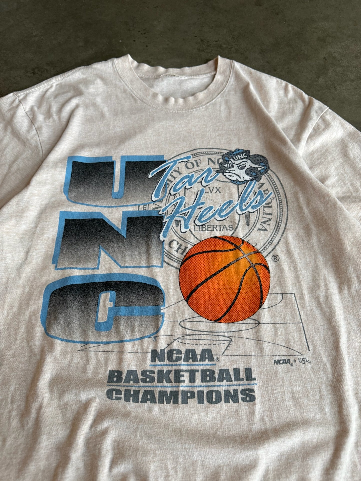 (XL) North Carolina Tar Heels Basketball Tee