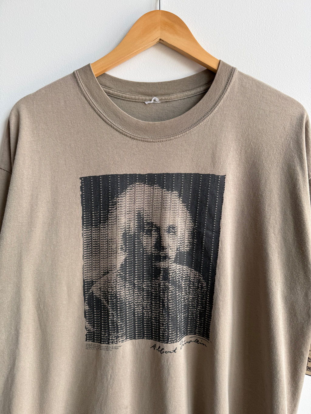 (L) Albert Einstein Tee
