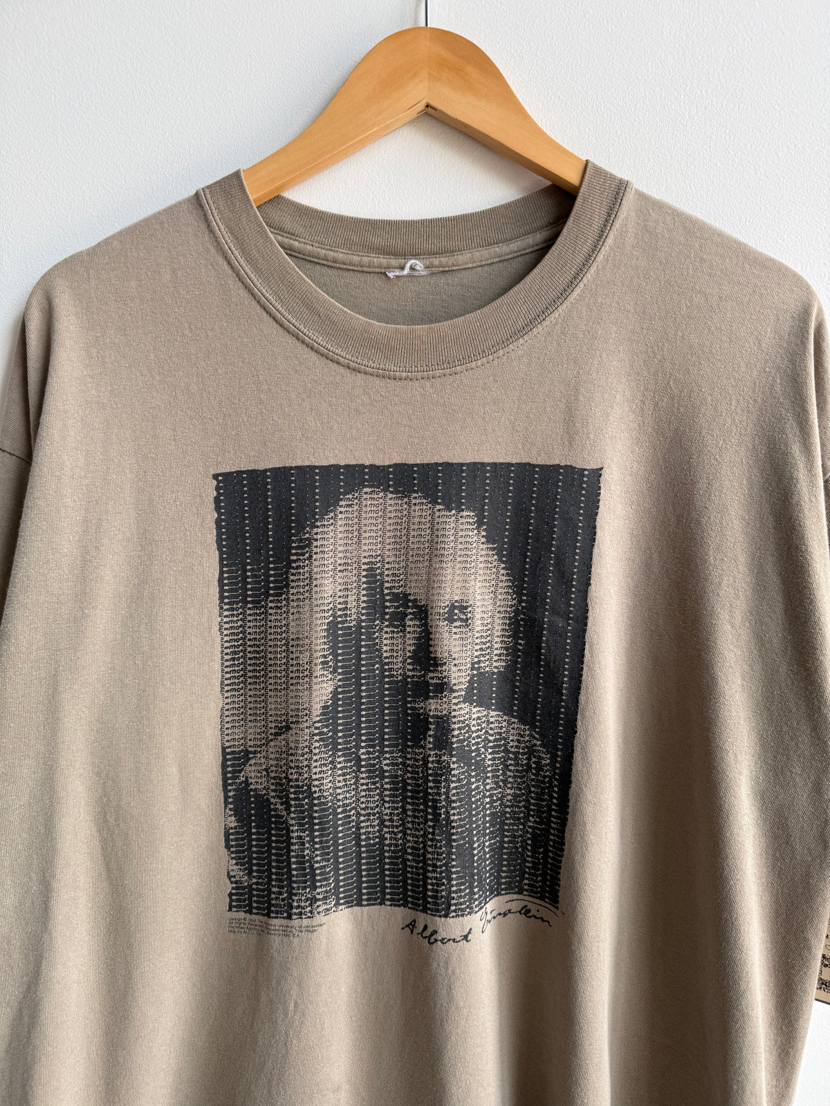 (L) Albert Einstein Tee