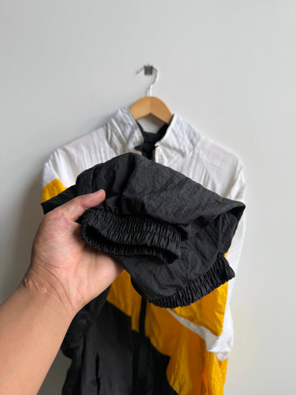 (XL) Iowa Hawkeyes Windbreaker Jacket