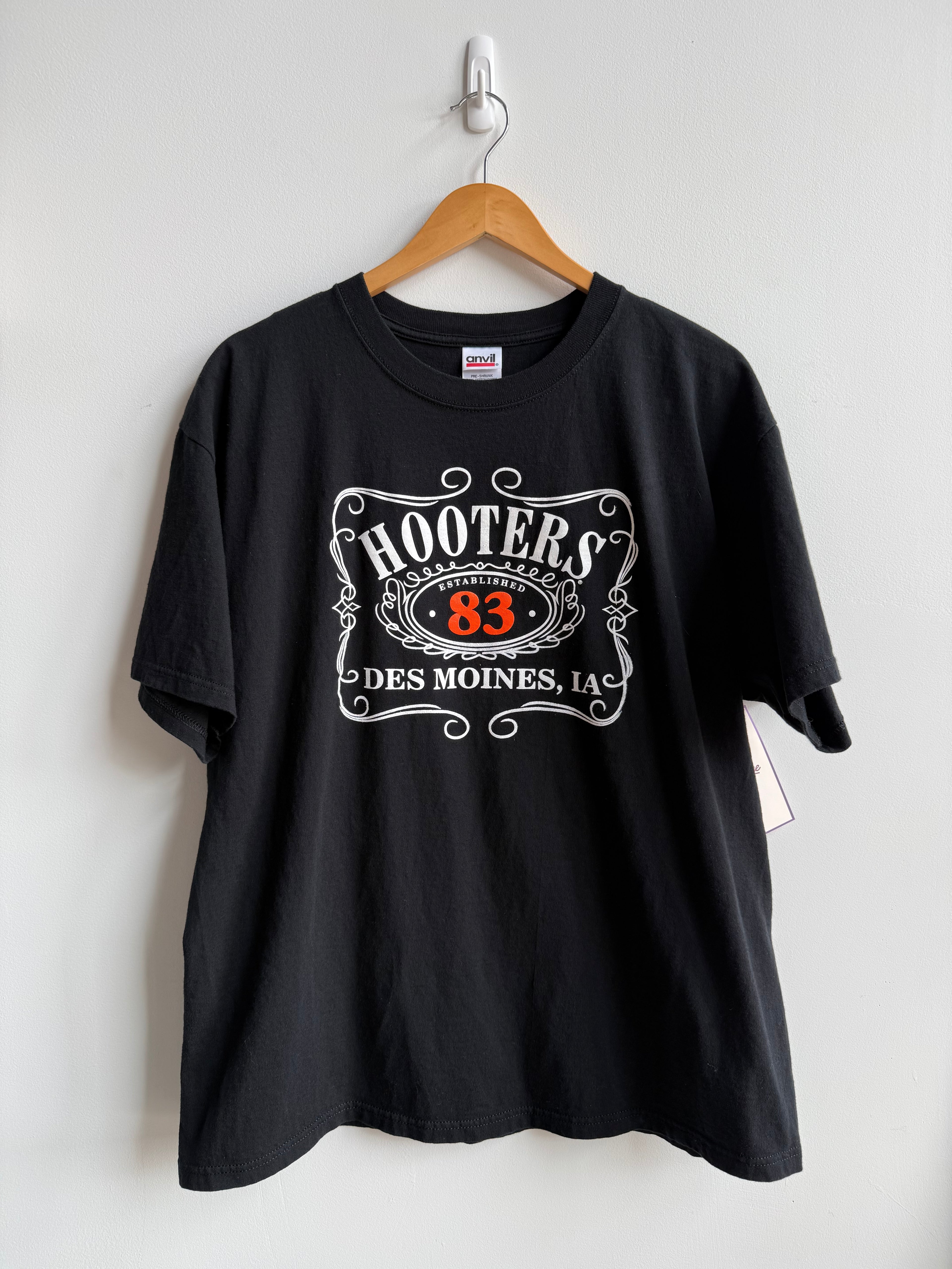 (XL) Hooters Tee