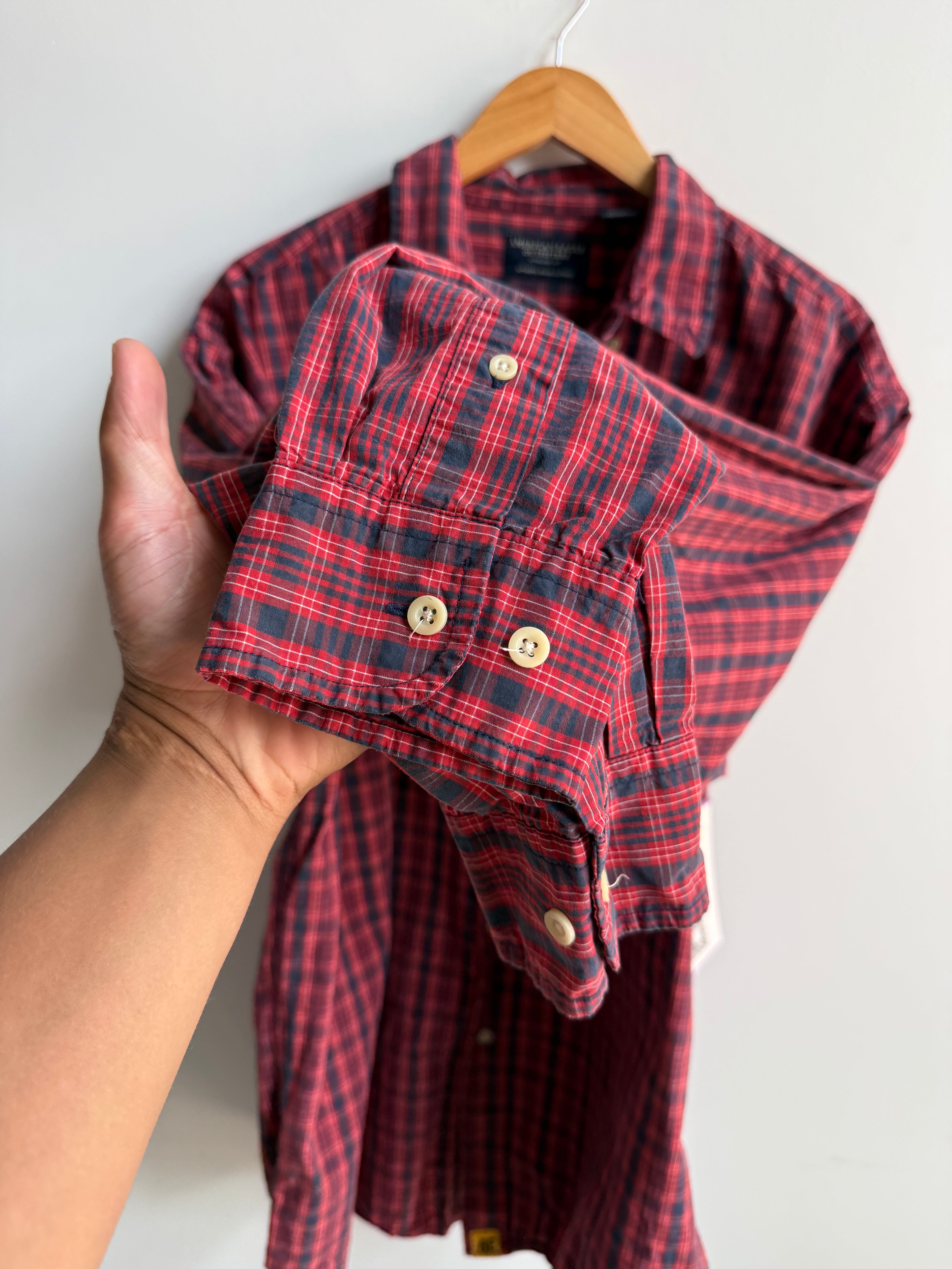 (L) American Eagle Button Up Shirt