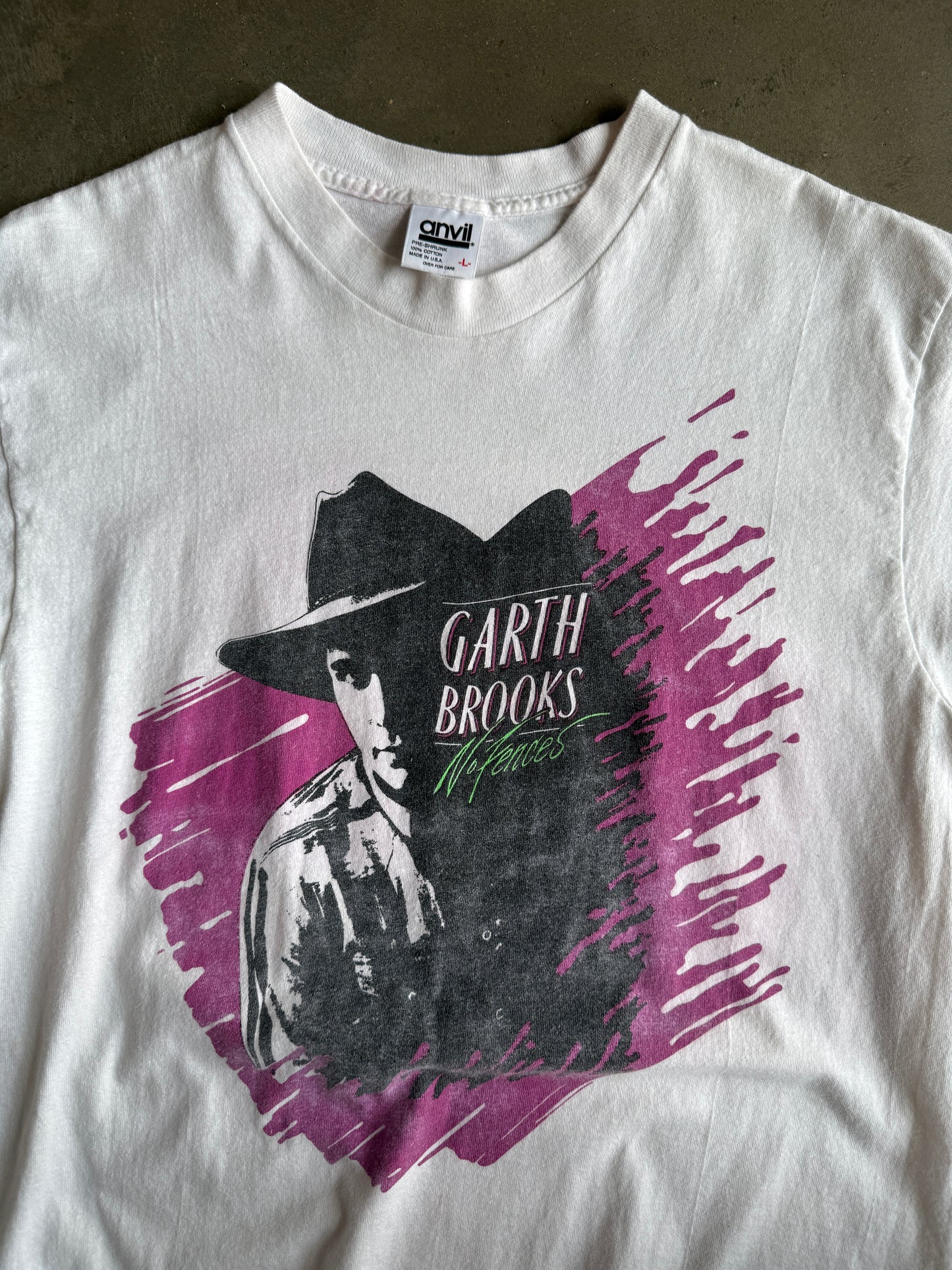 (L) Garth Brooks Tee
