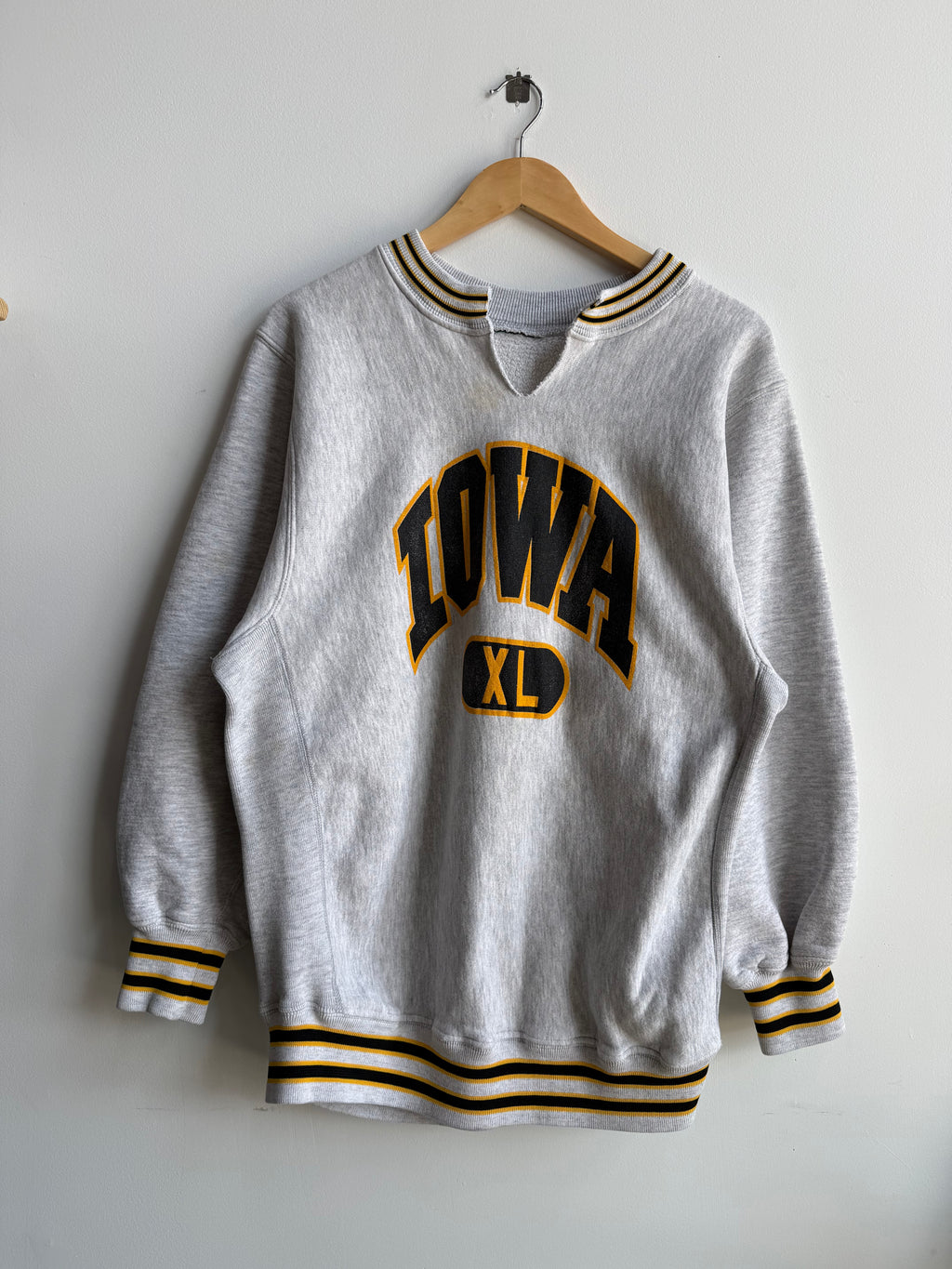 (L) Iowa Hawkeyes Crew