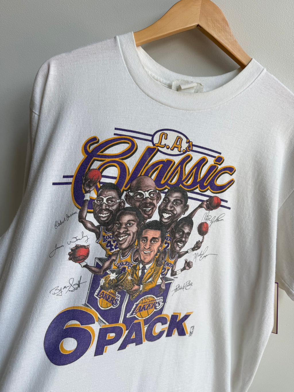 (XL) Los Angeles Lakers Caricature Tee