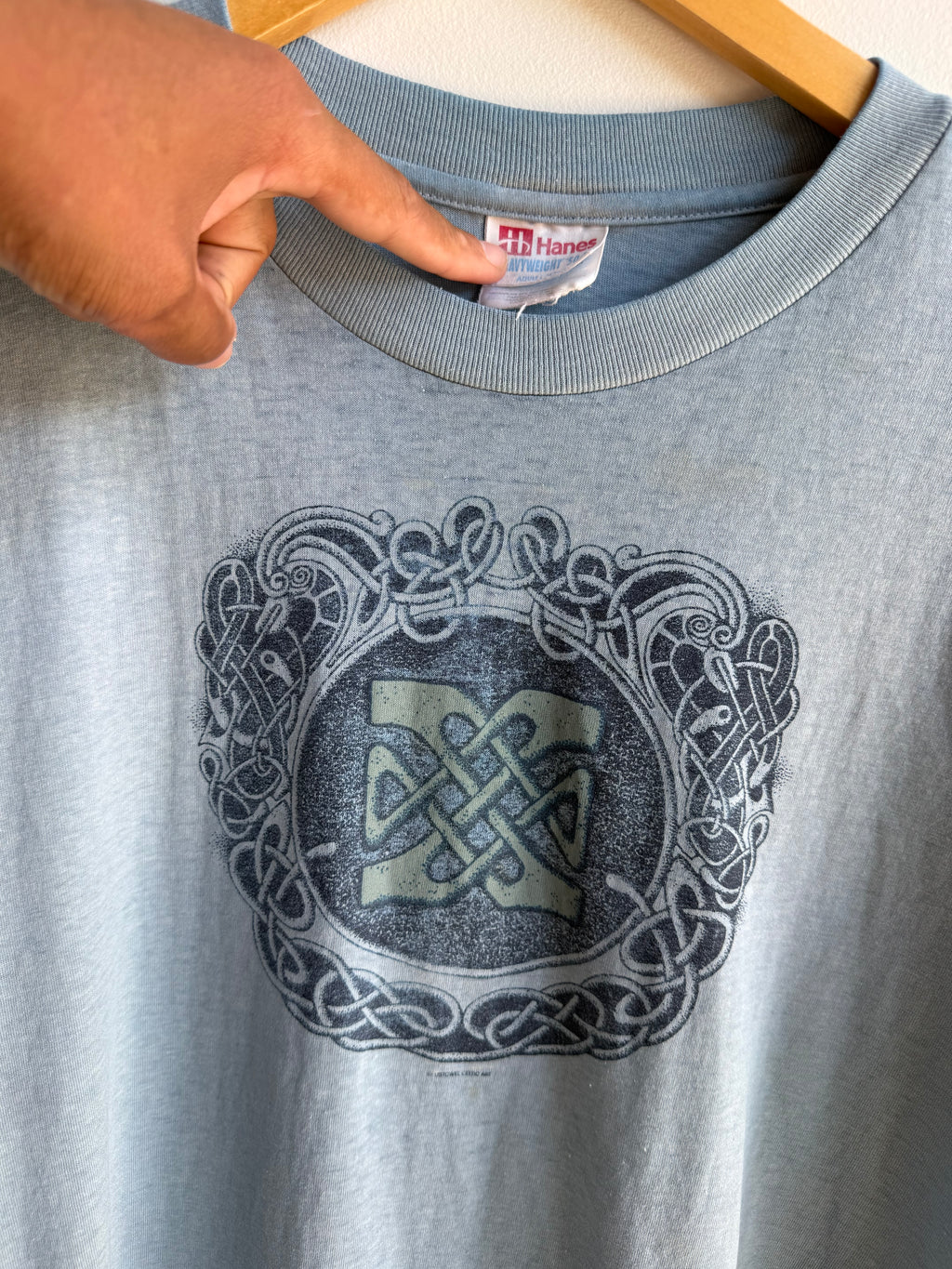 (L) Design Logo Graphic Tee