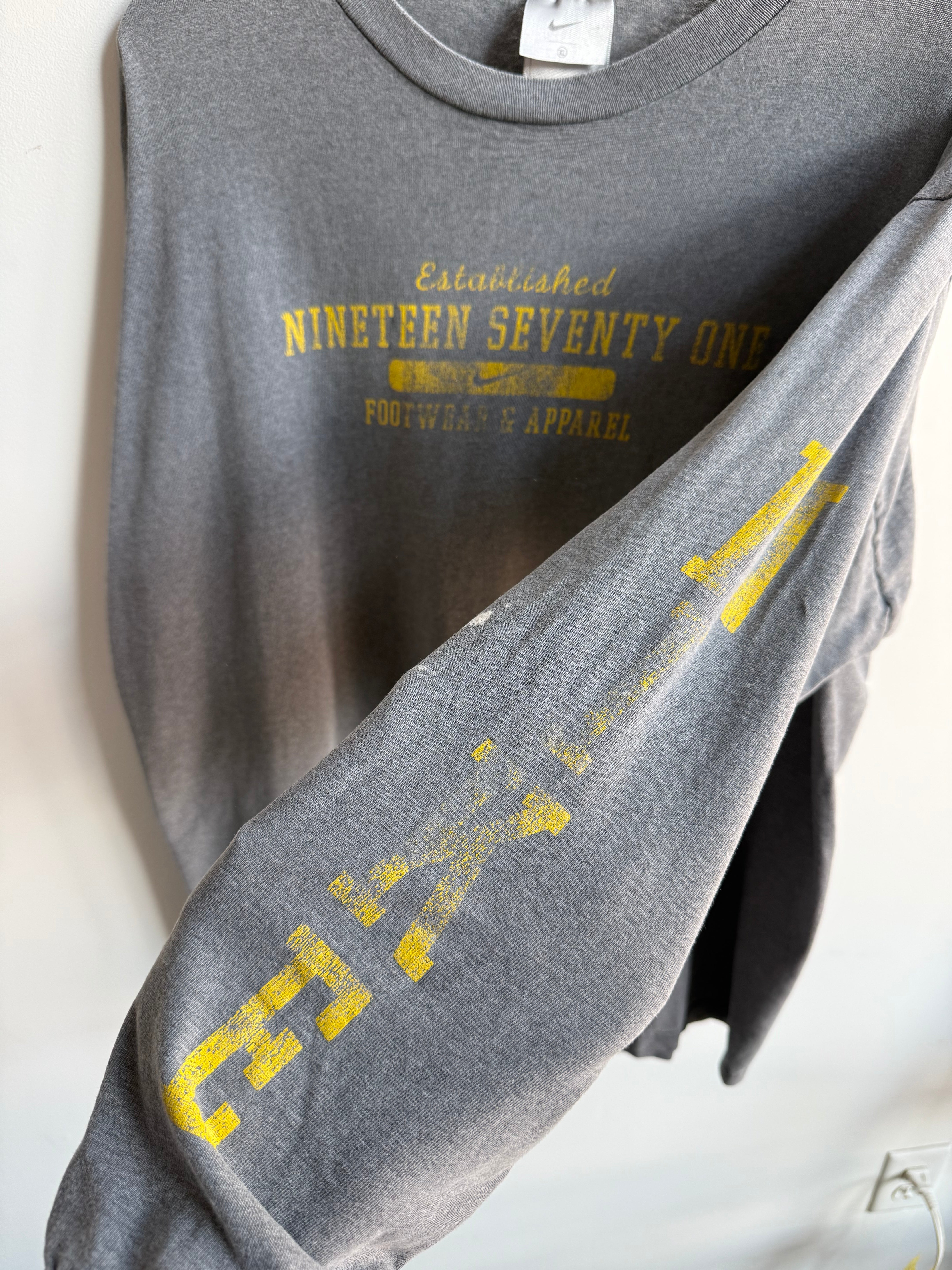 XXL) Nike Athletics Tee – Square One