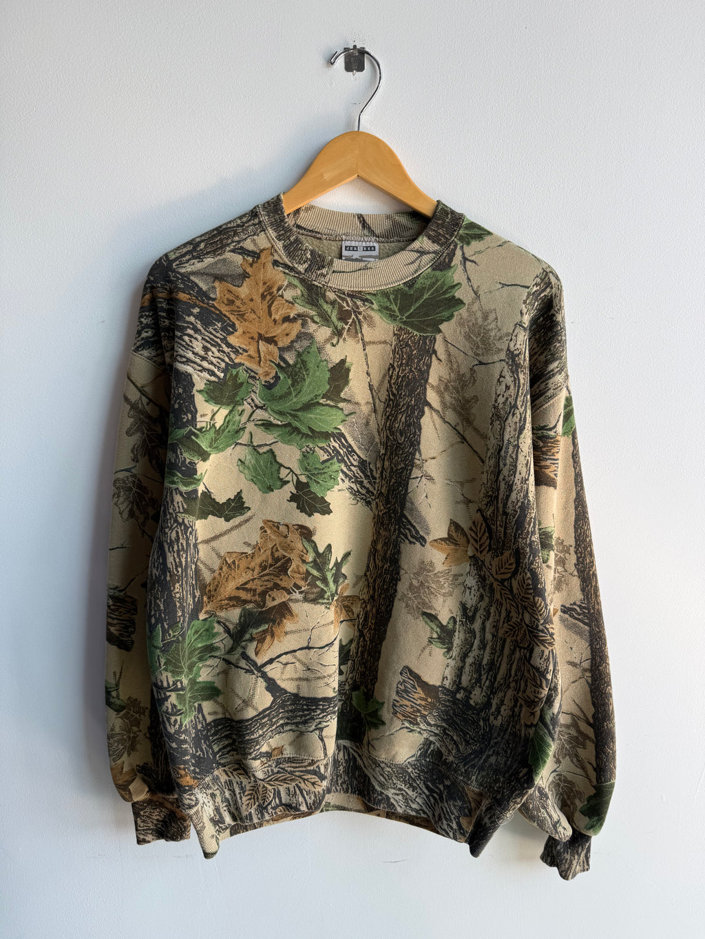 (L) Camo Crew