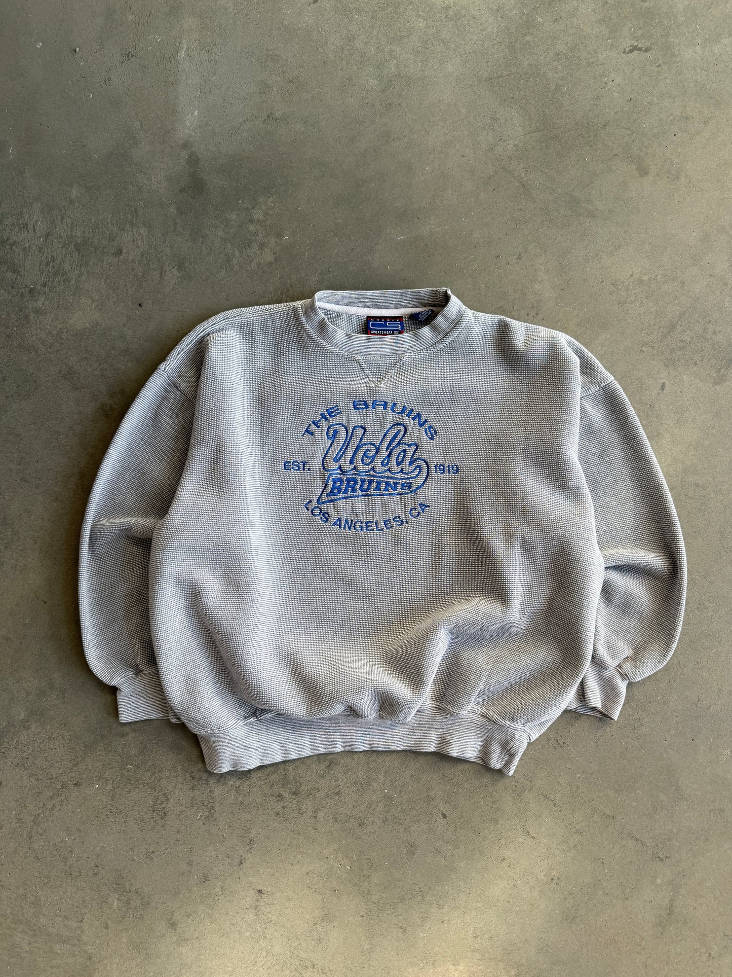 (L) UCLA Bruins Crew