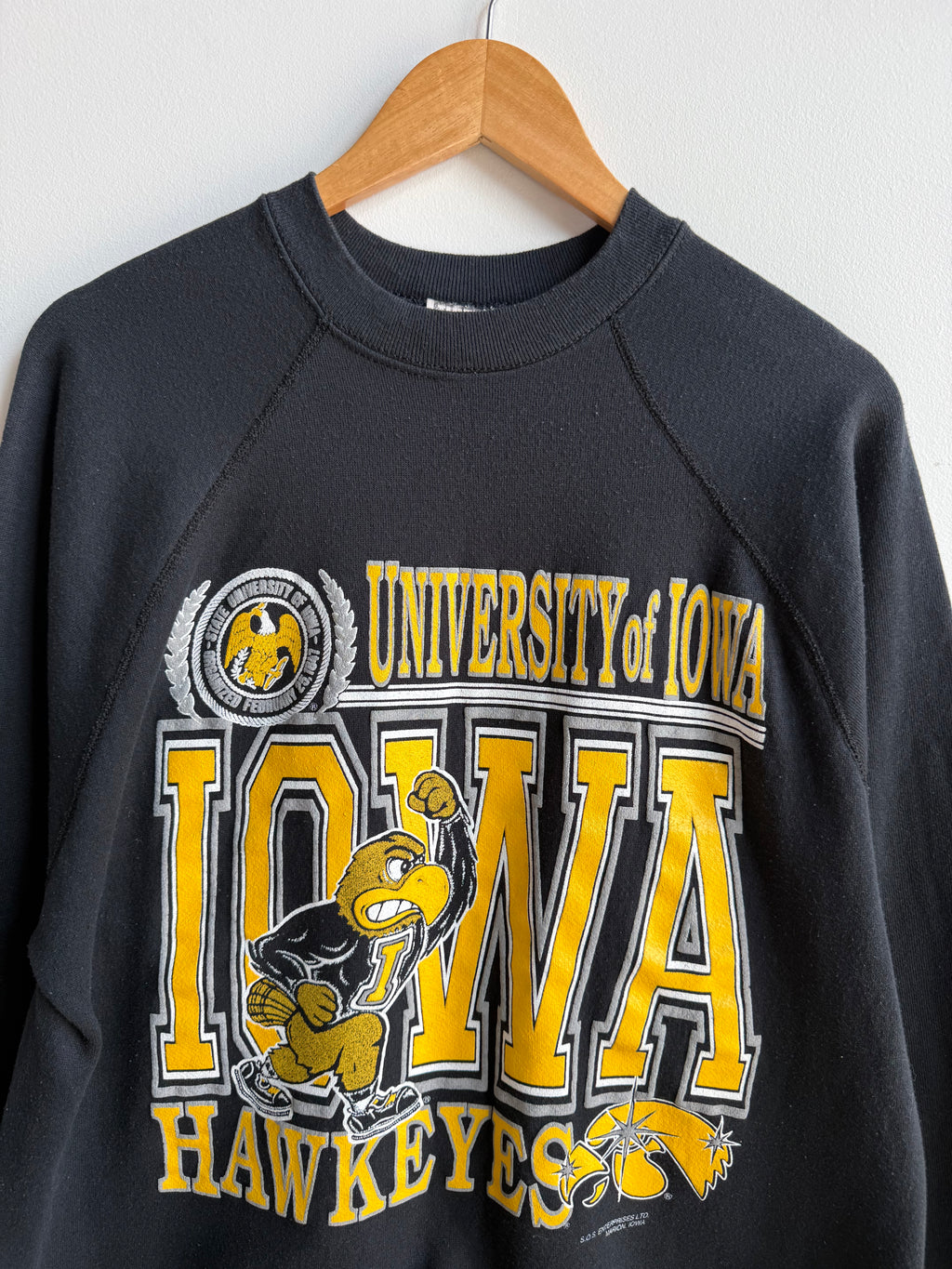 (XL) Iowa Hawkeyes Crew