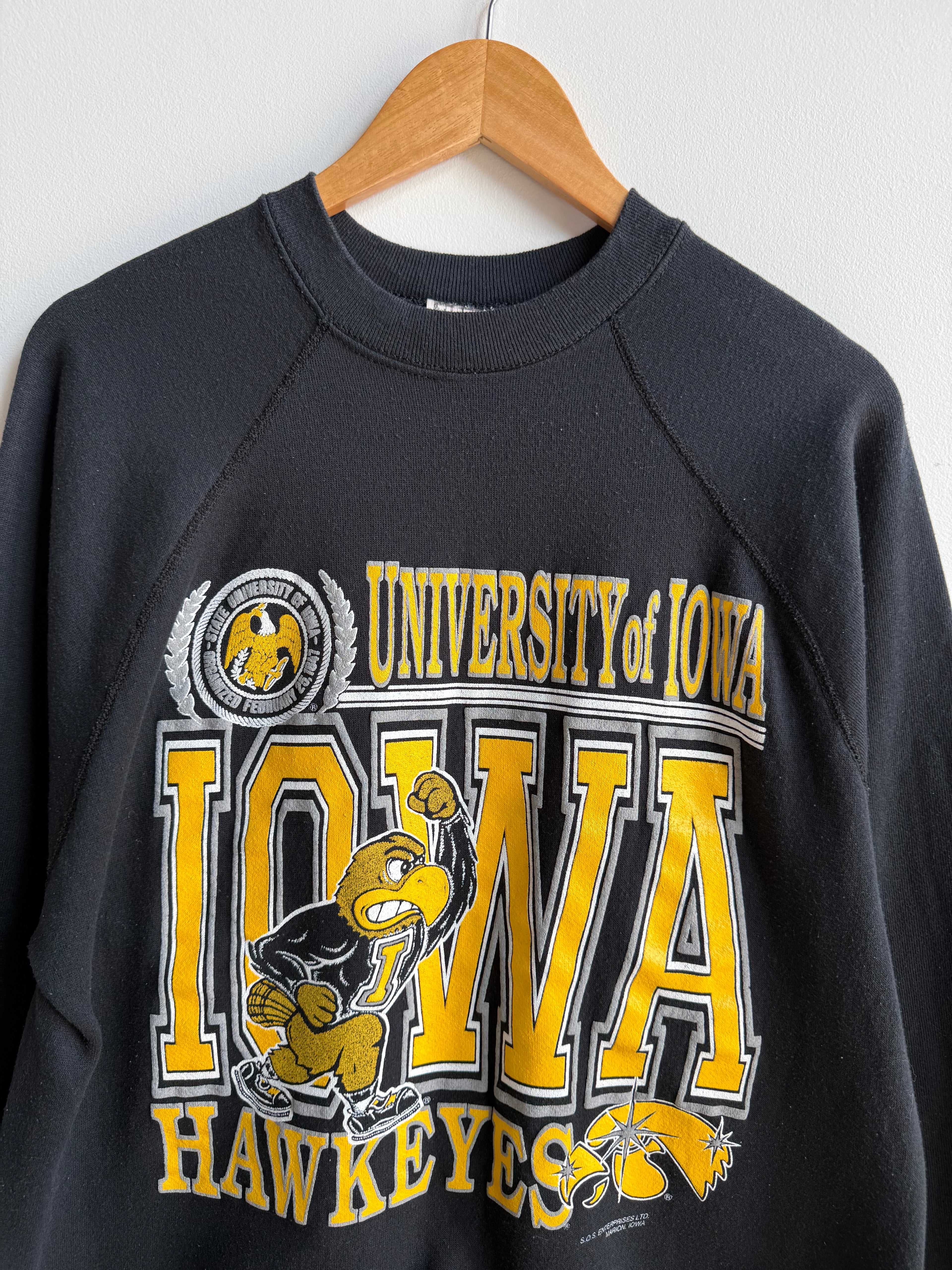 (XL) Iowa Hawkeyes Crew