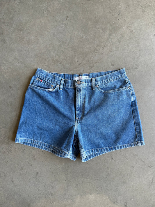 (32) Tommy Jean Shorts