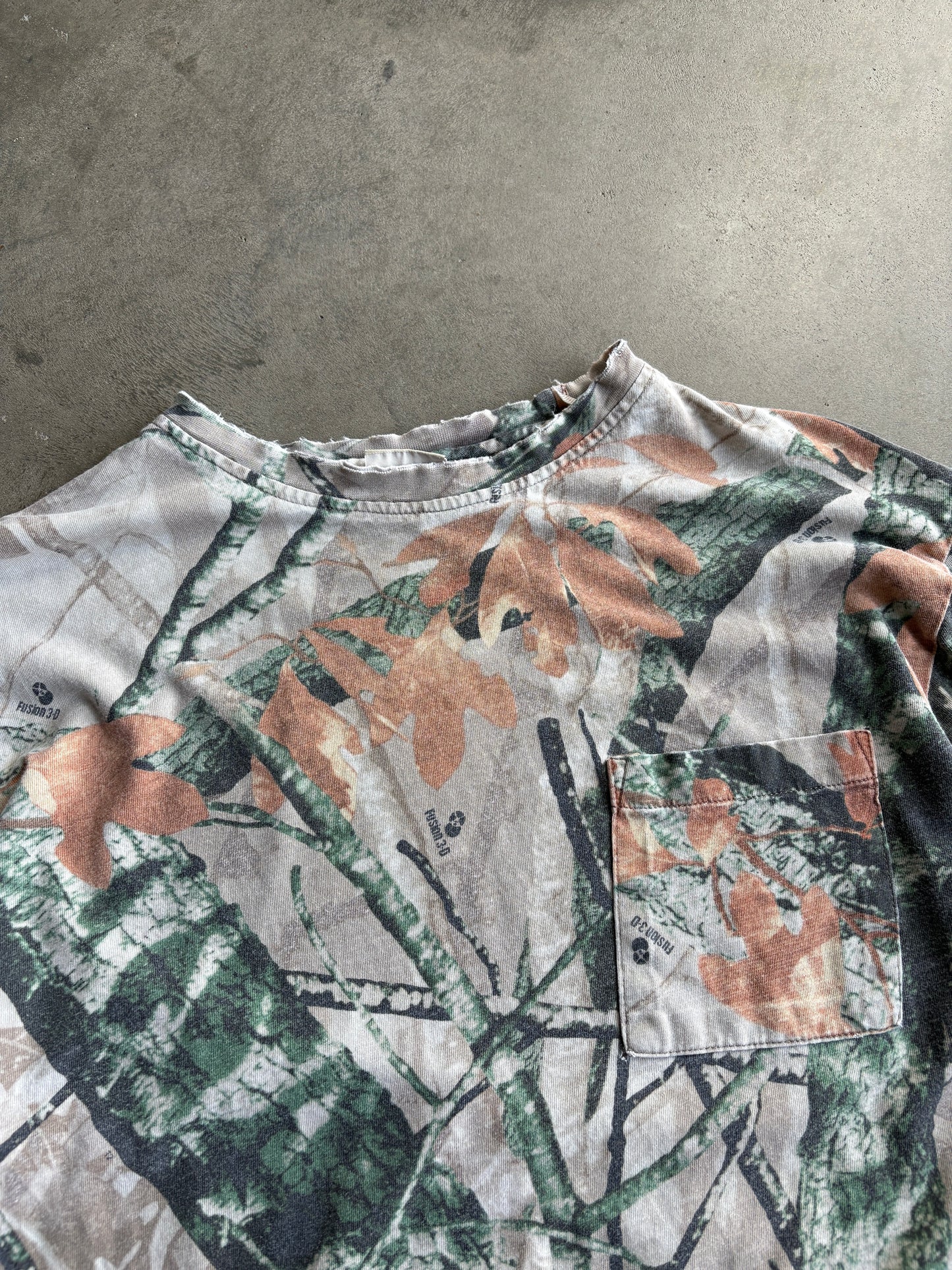 (L) Camo L/S Tee