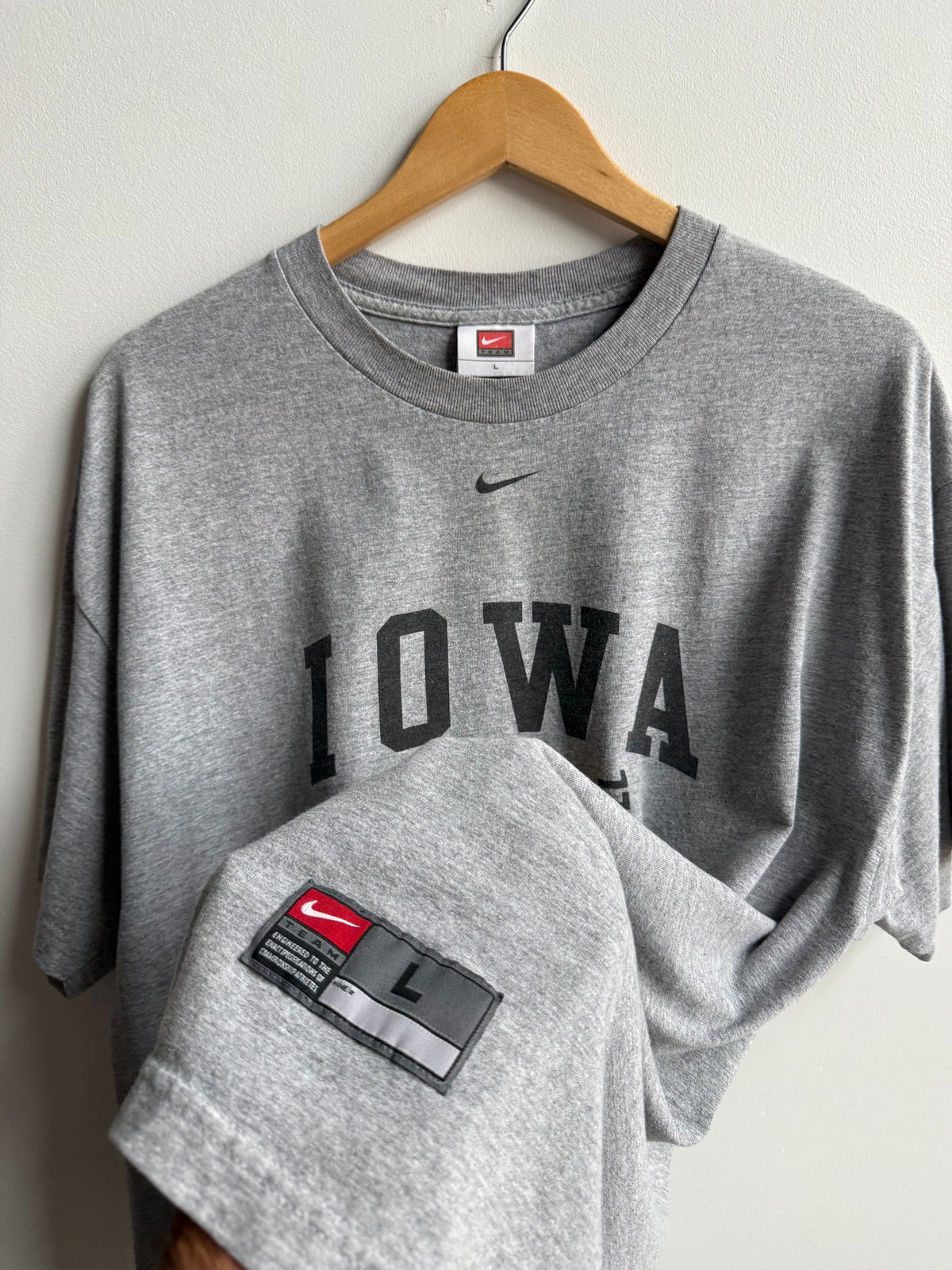 (L) Iowa Hawkeyes Nike Tee