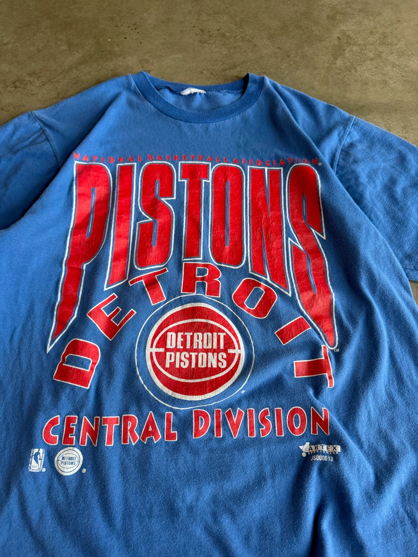 (L) Detroit Pistons Central Division Tee