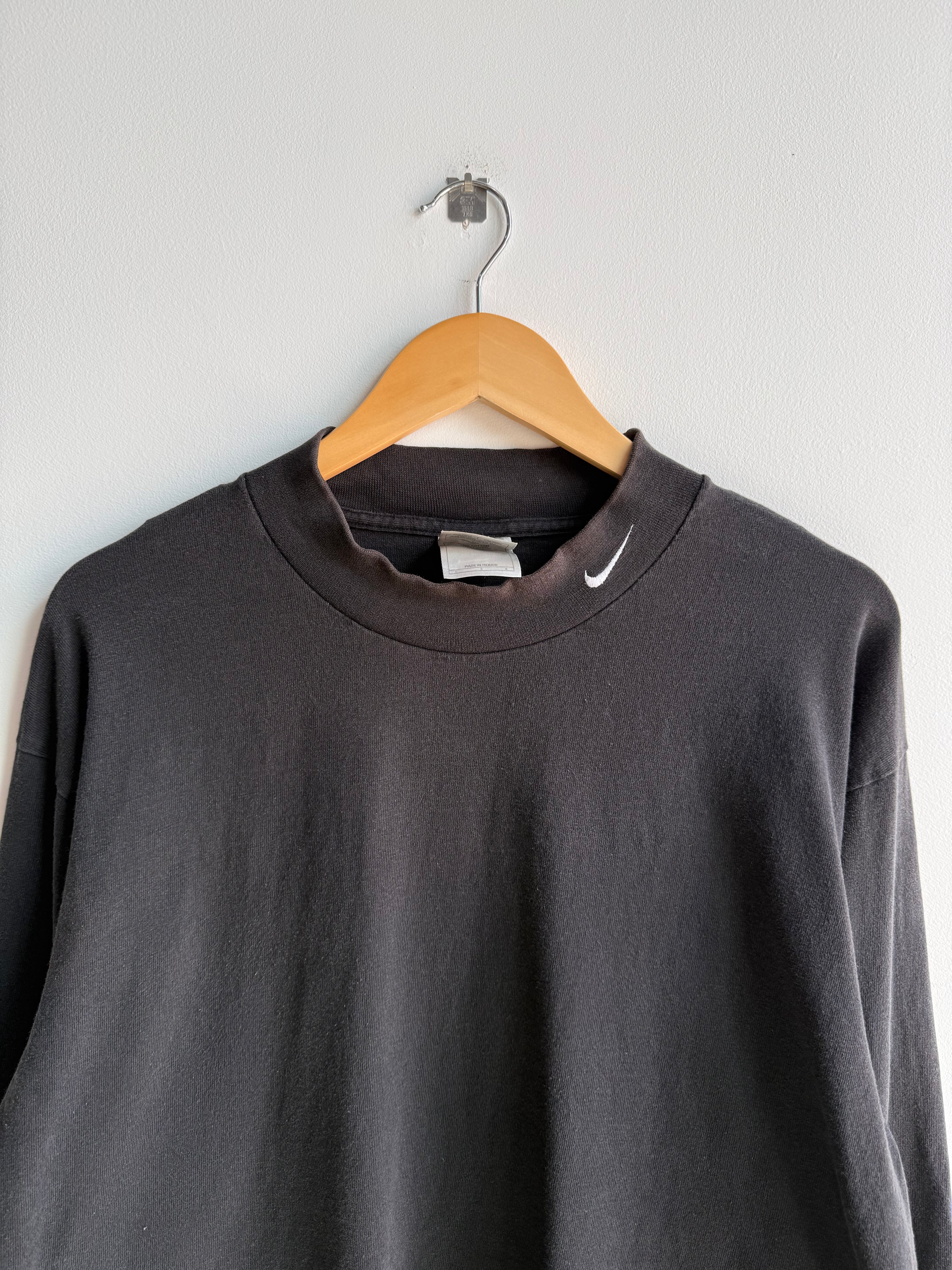 (L) Nike Long Sleeve Tee