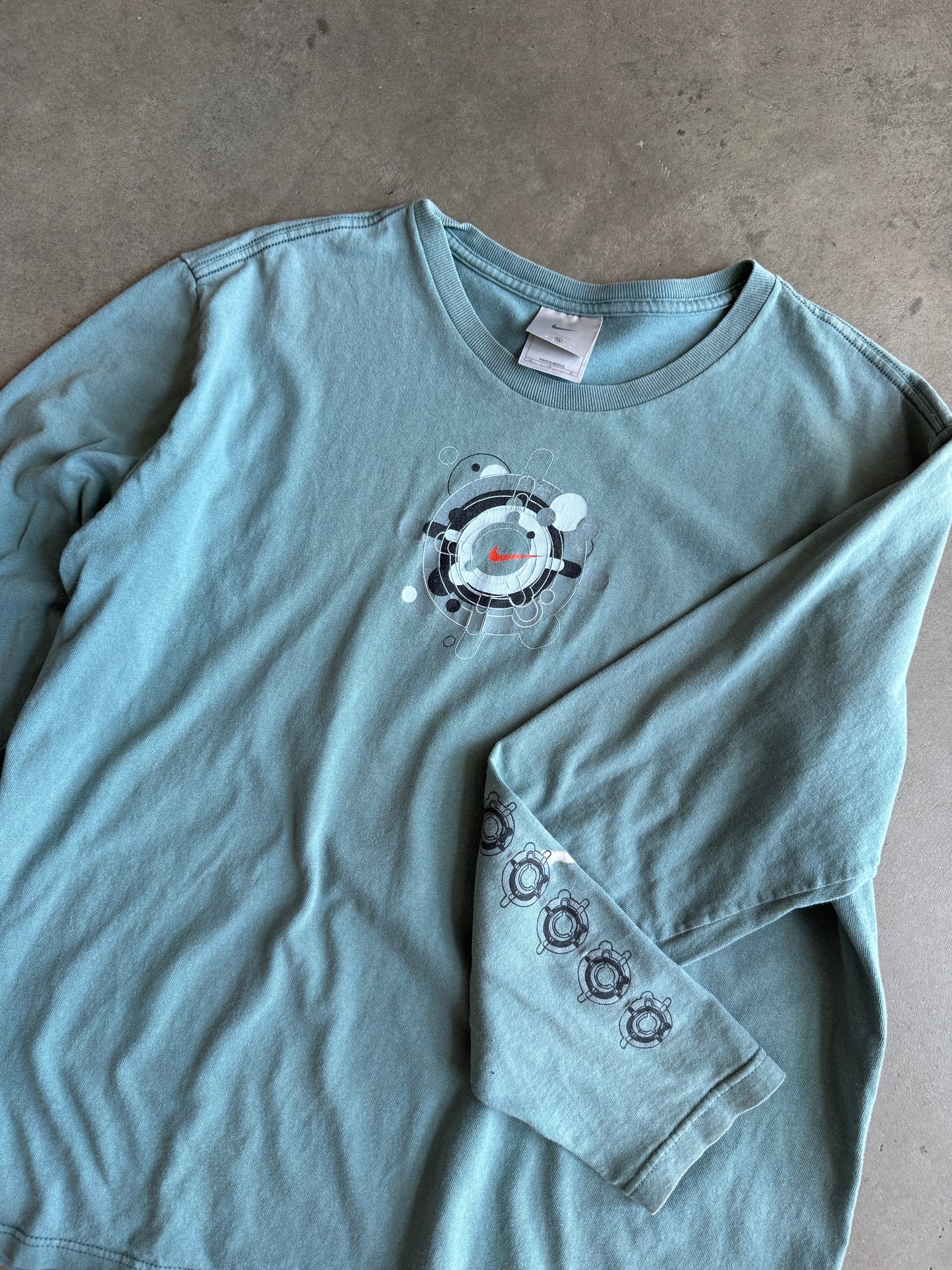 (M) Nike Long Sleeve Tee