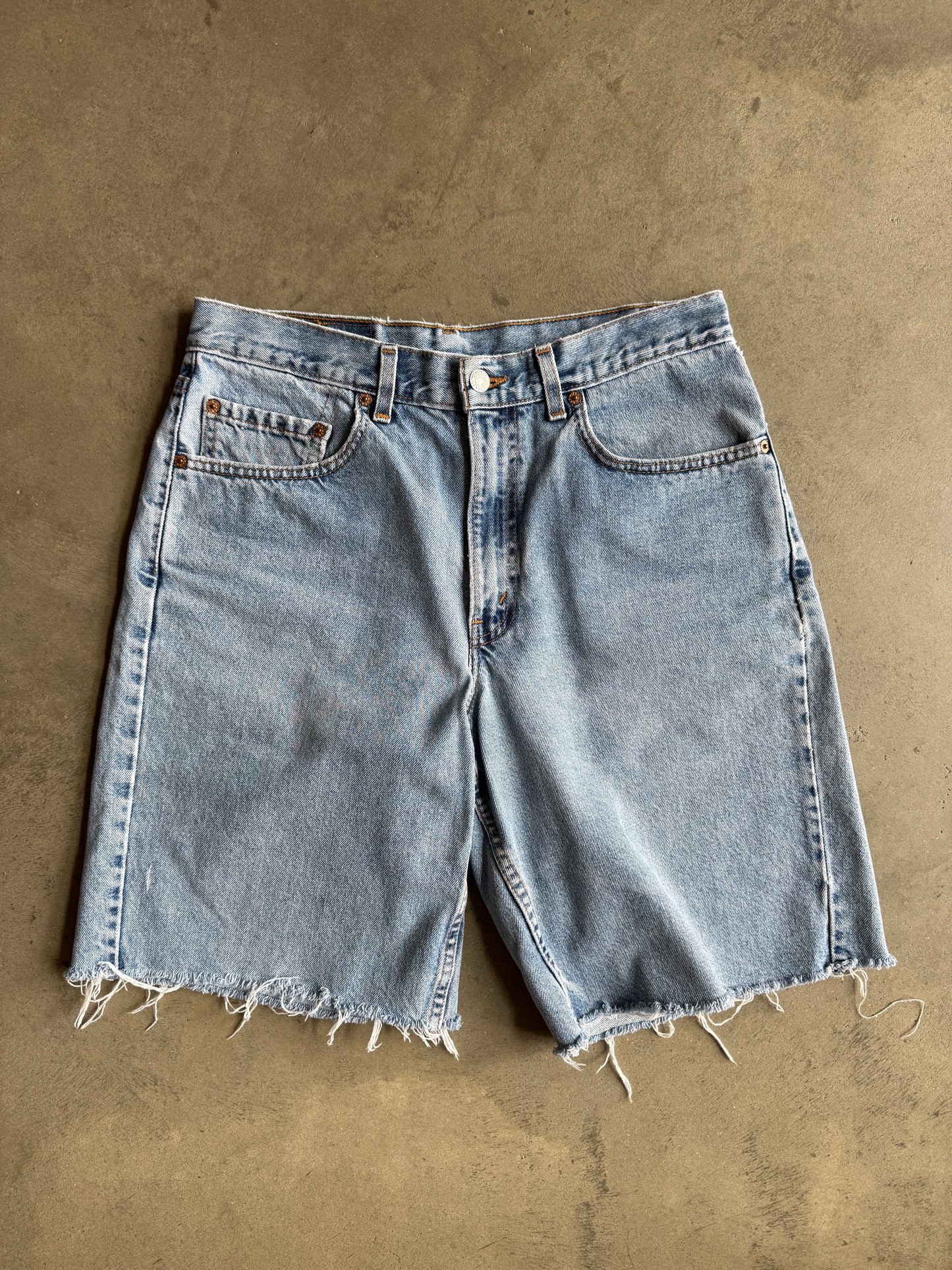 (30) Levi’s 550 Shorts
