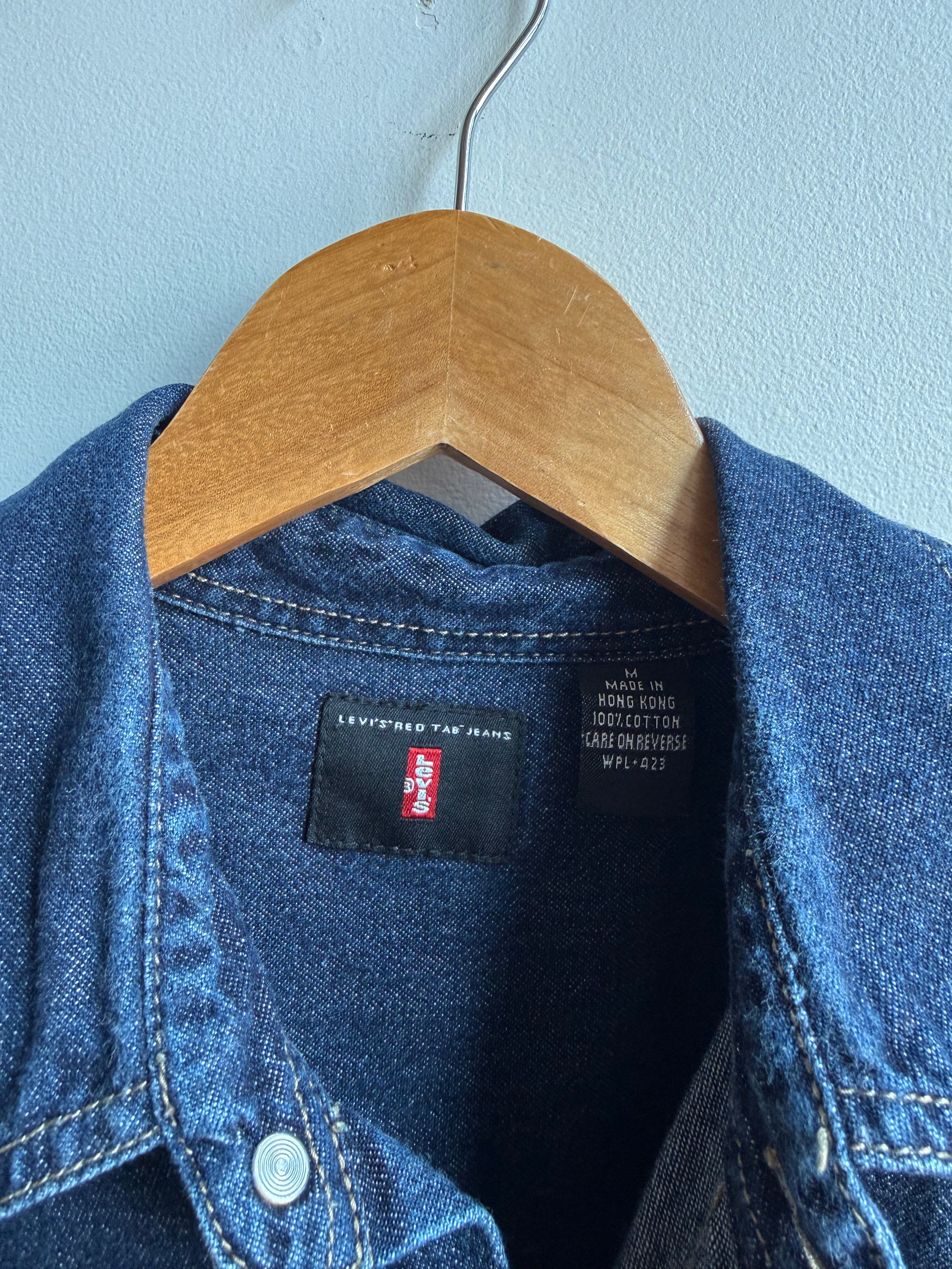 (M) Levi’s Denim Shirt
