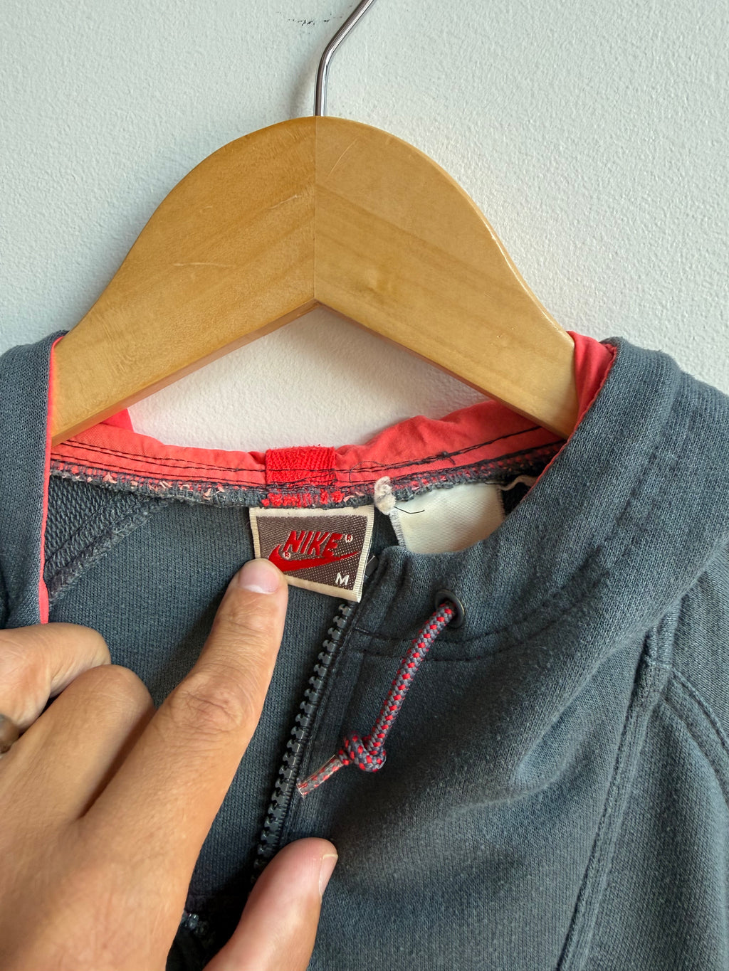 (M) Nike Hoodie