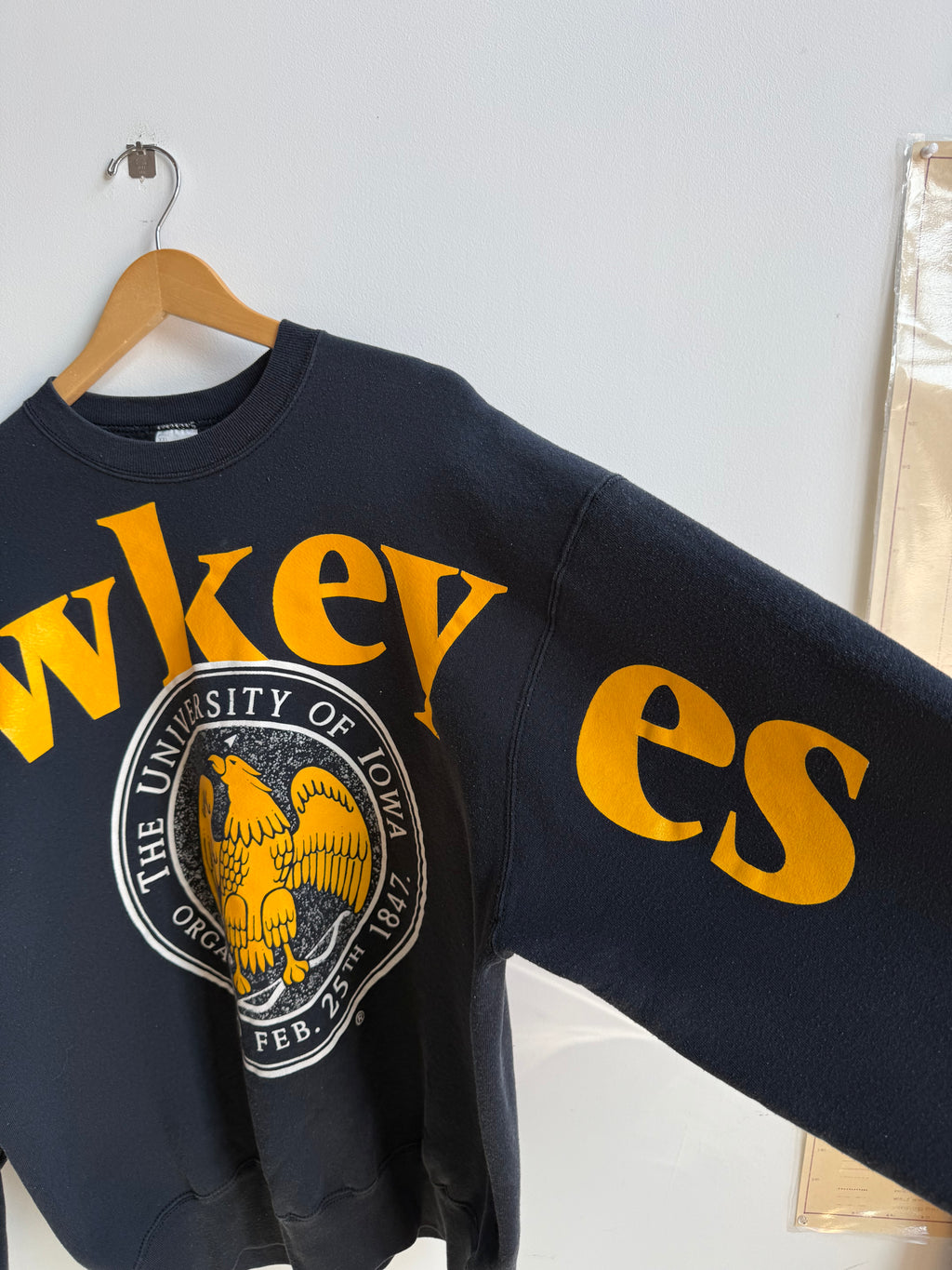 (XXL) Iowa Hawkeyes Spellout Crew