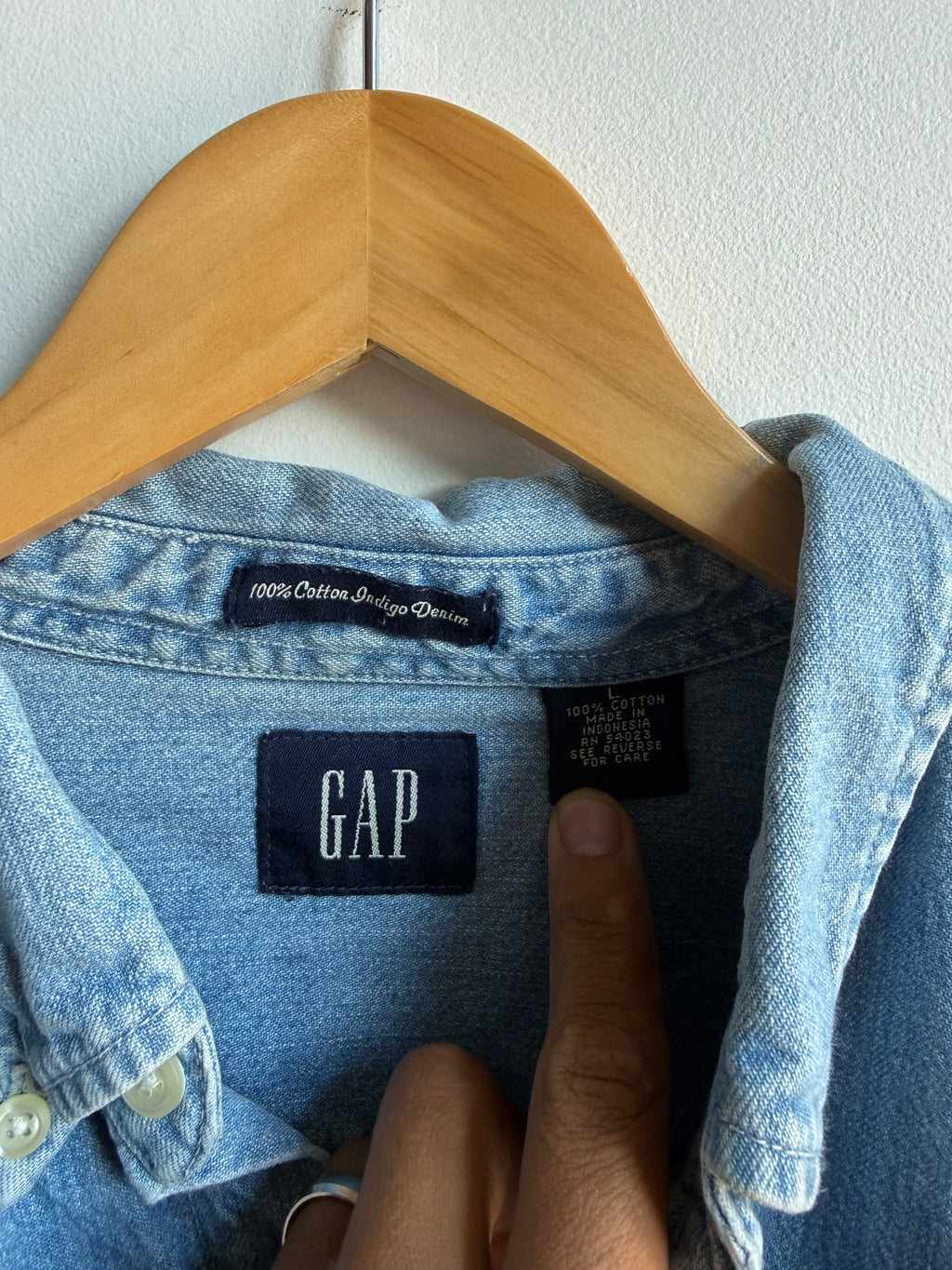 (L) Gap Button Up