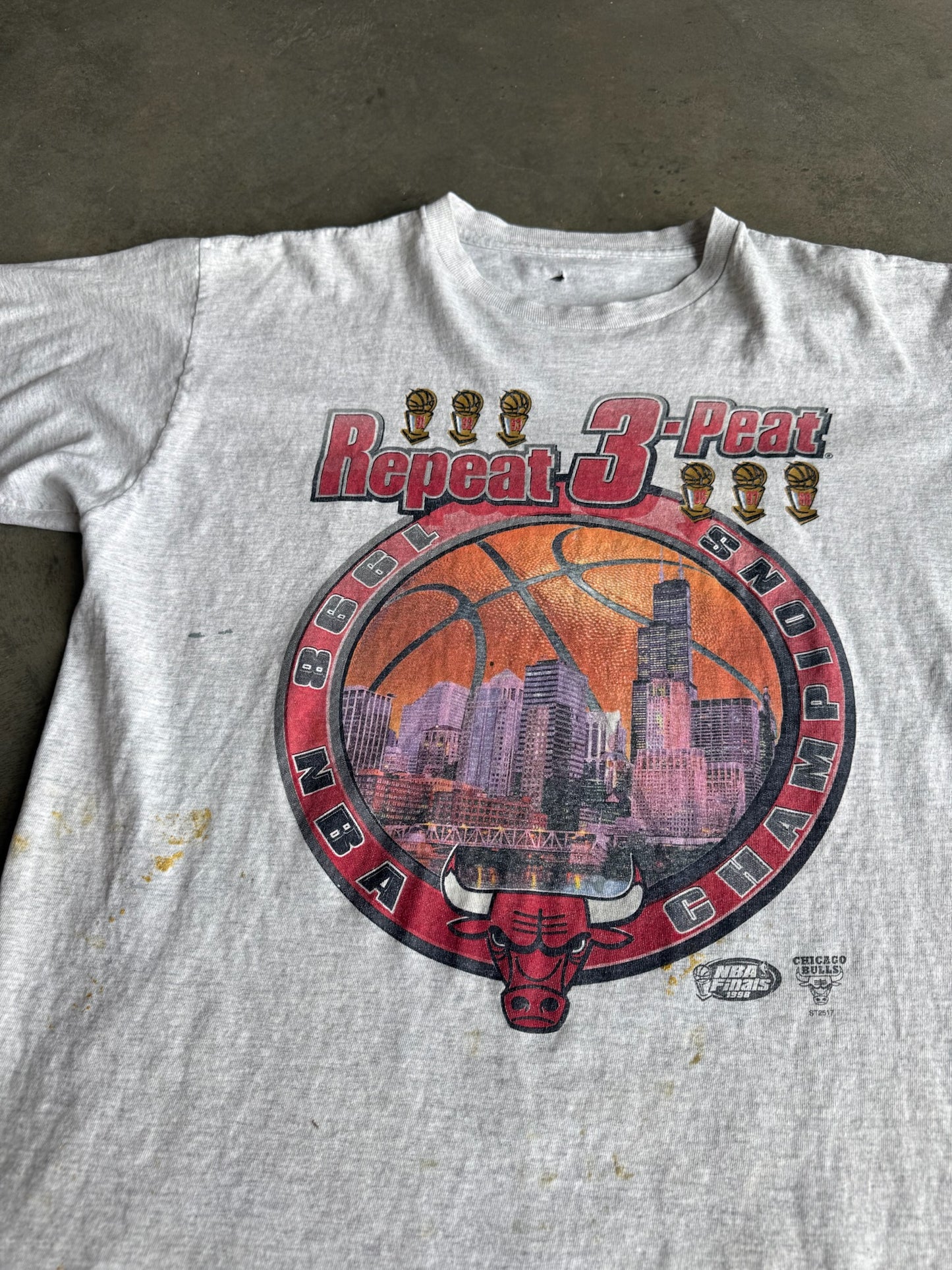 (L) Chicago Bulls 3-Peat Tee