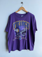 (XL) Minnesota Vikings Helmet Tee