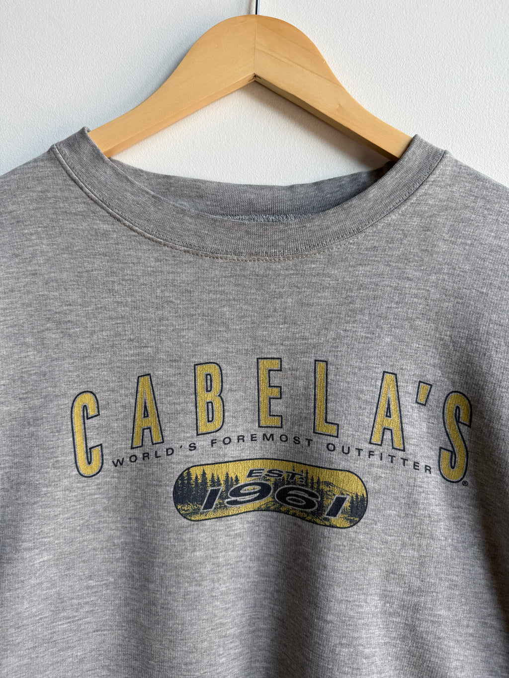 (L) Cabela’s Outfitters Crew