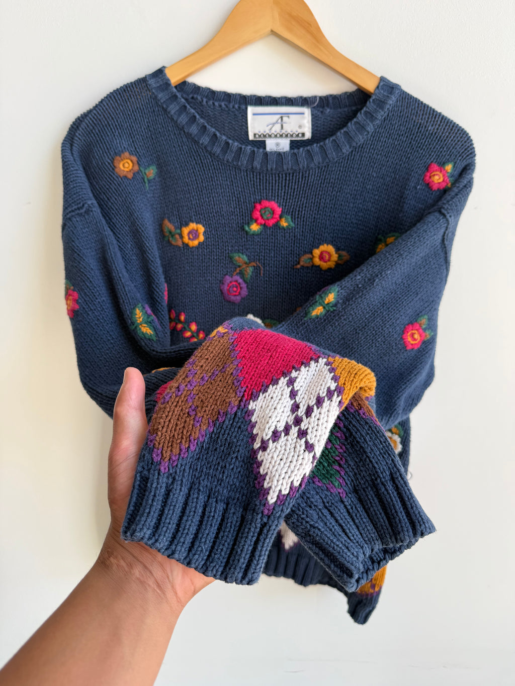 (M) Accordeon Flower Sweater
