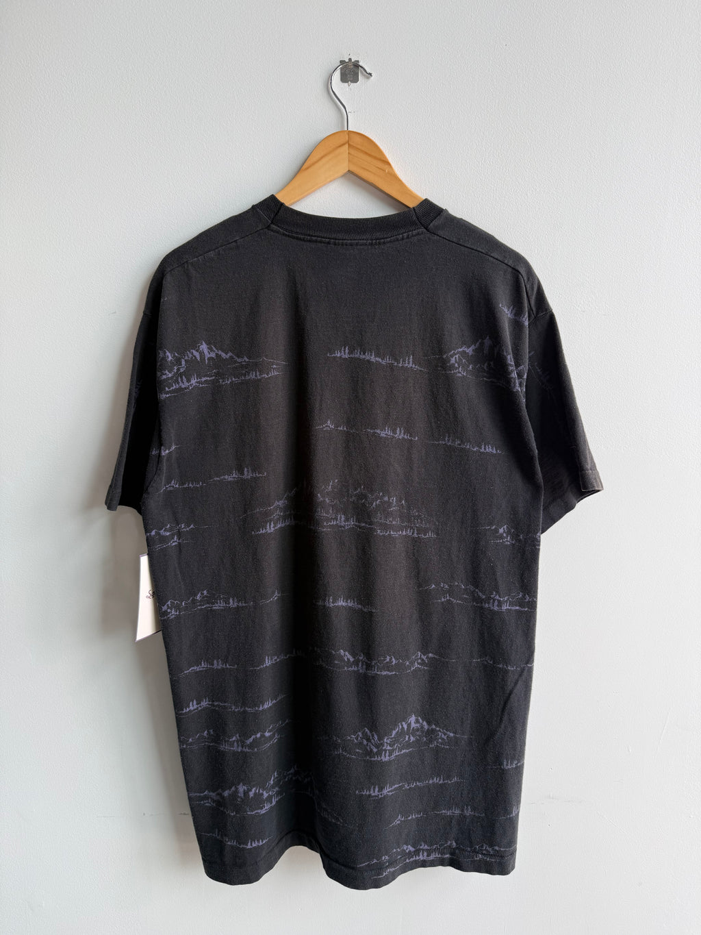 (XL) Discover the Wild Wolf Tee