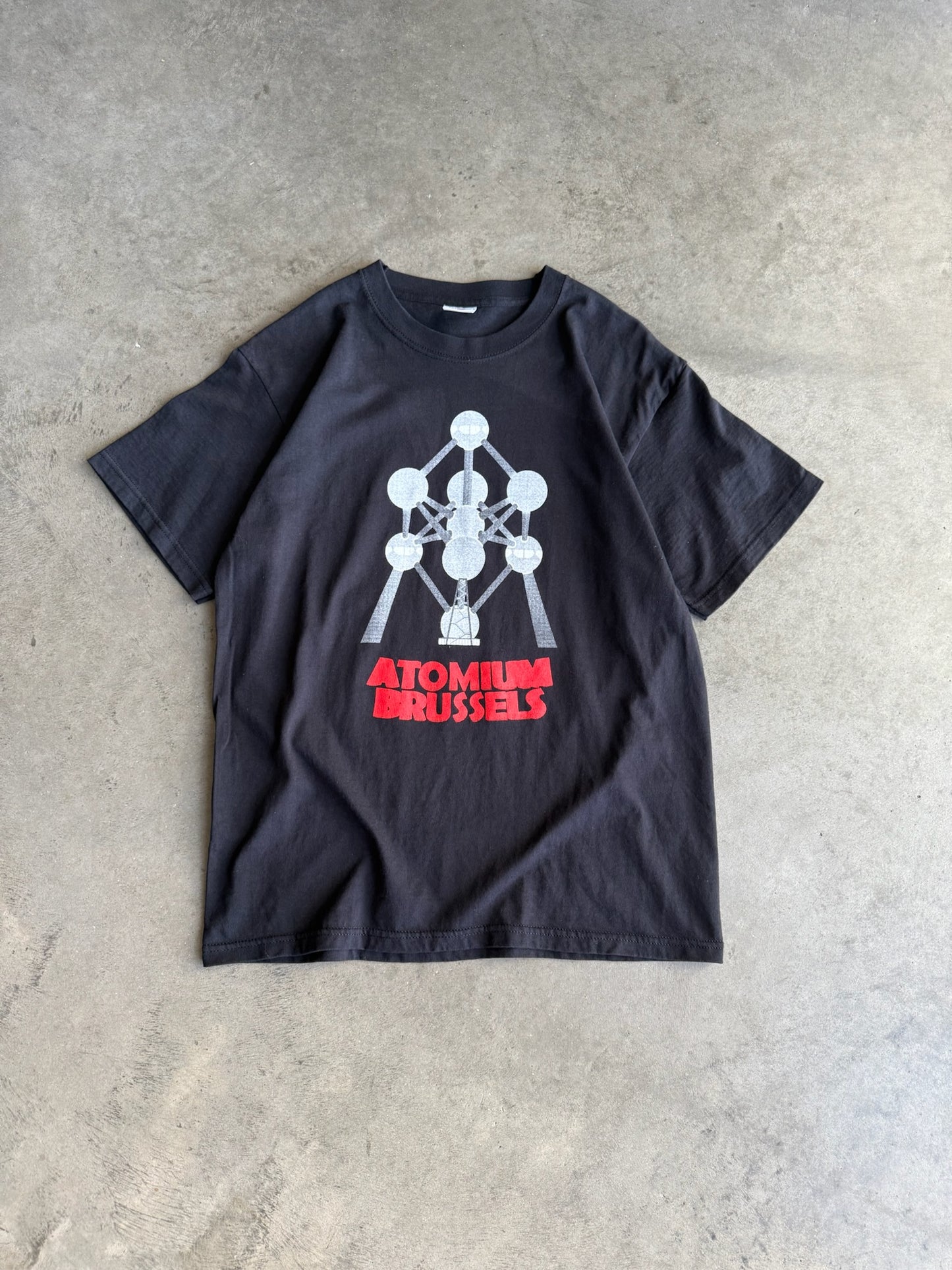 (L) Atomium Brussels Tee