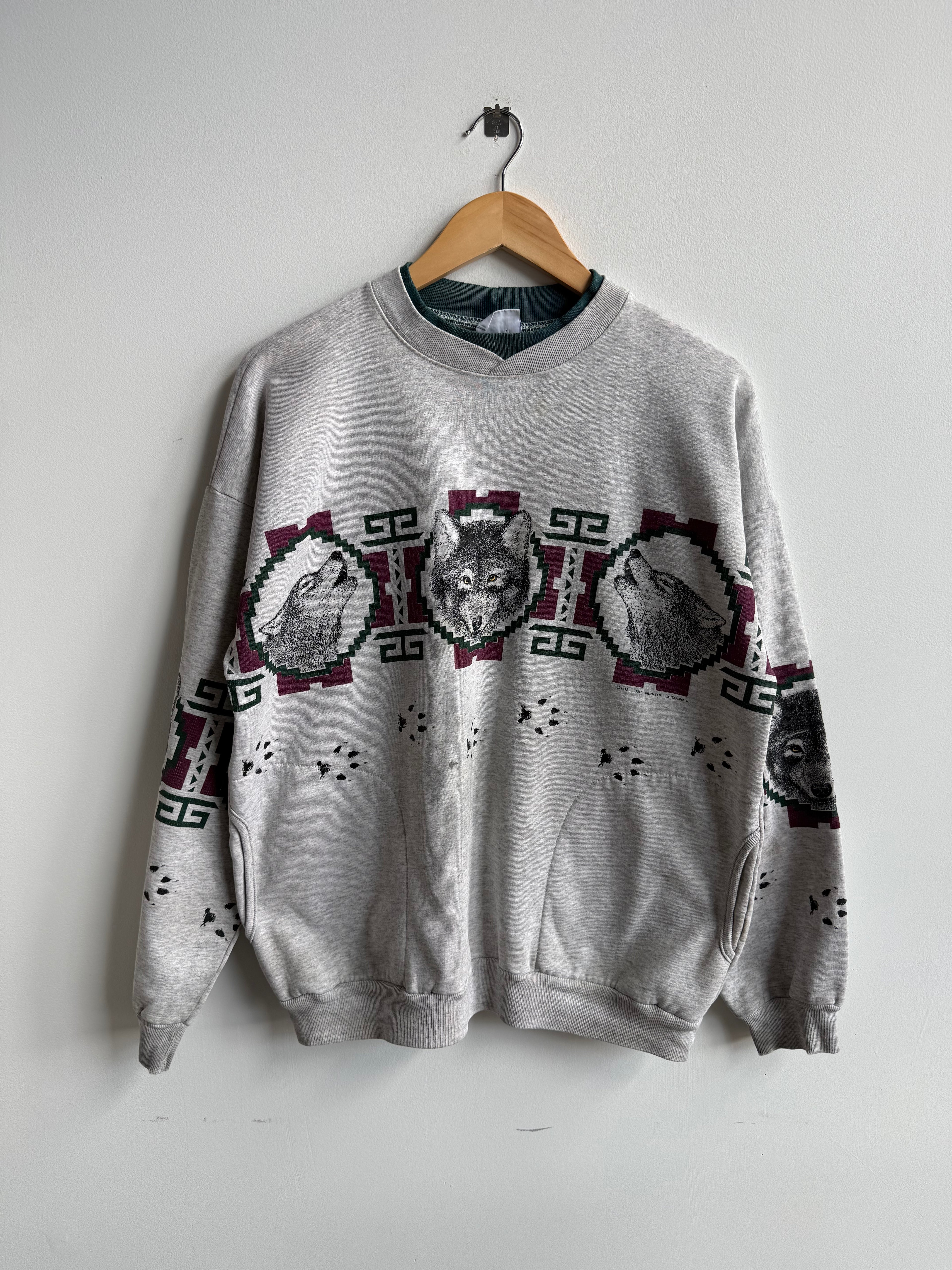 (L) Art Unlimited Wolf Print Crew
