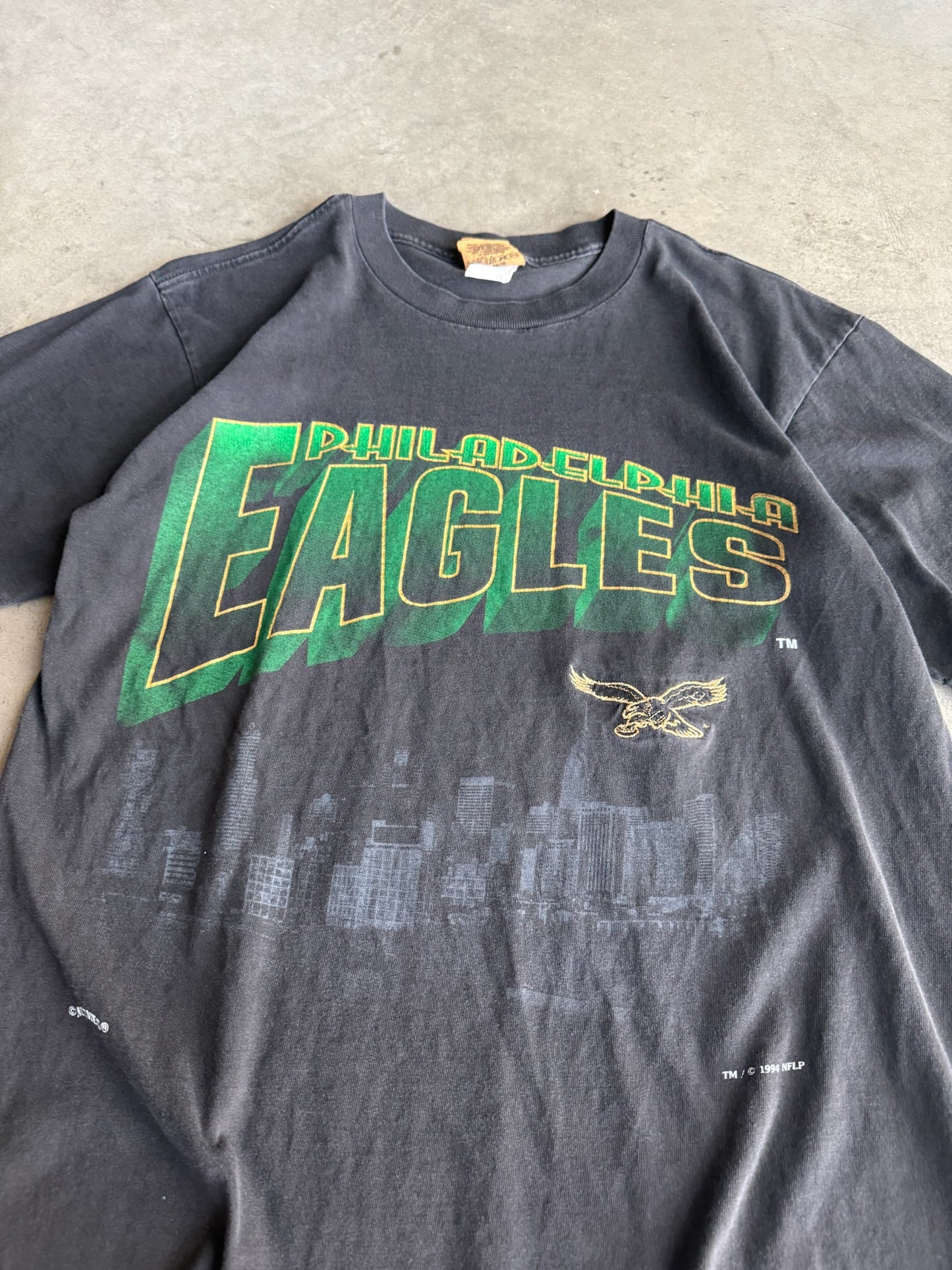 (M) Philadelphia Eagles Skyline Tee